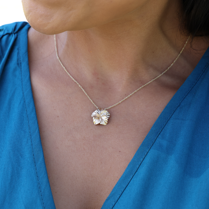 Hawaiian Gardens Hibiscus Pendant in Gold with Diamonds - 15mm