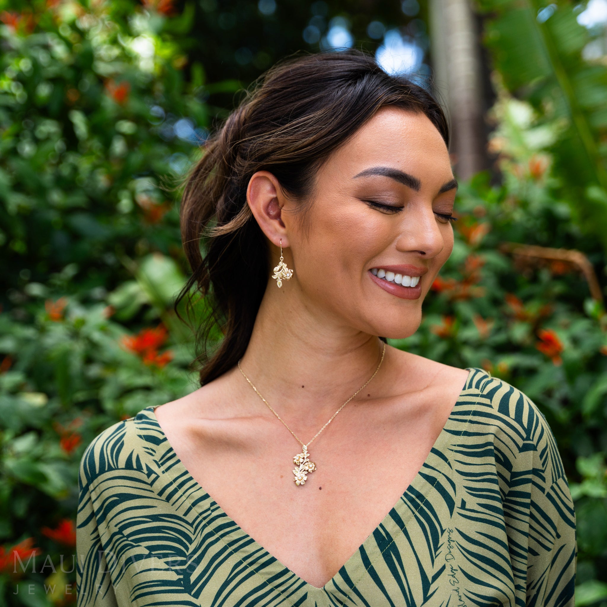 Nāʻū Earrings in Gold with Diamonds - 27mm