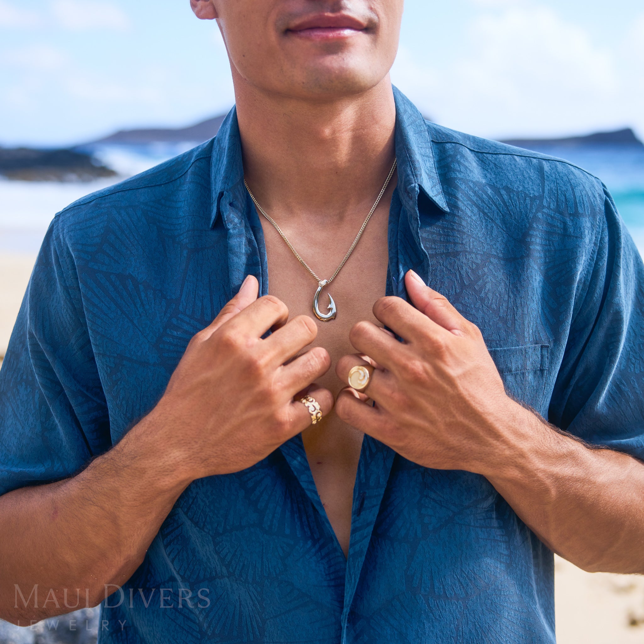 Fish Hook Pendant in Gold - 35mm