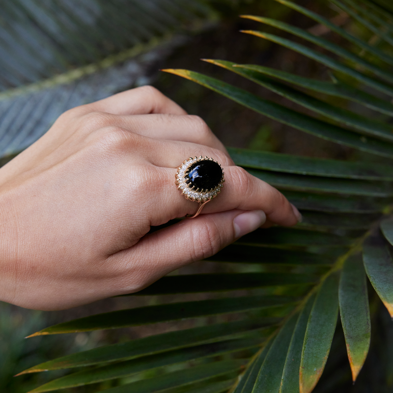 Princess Ka‘iulani Black Coral Ring in Gold with Diamonds - 16mm