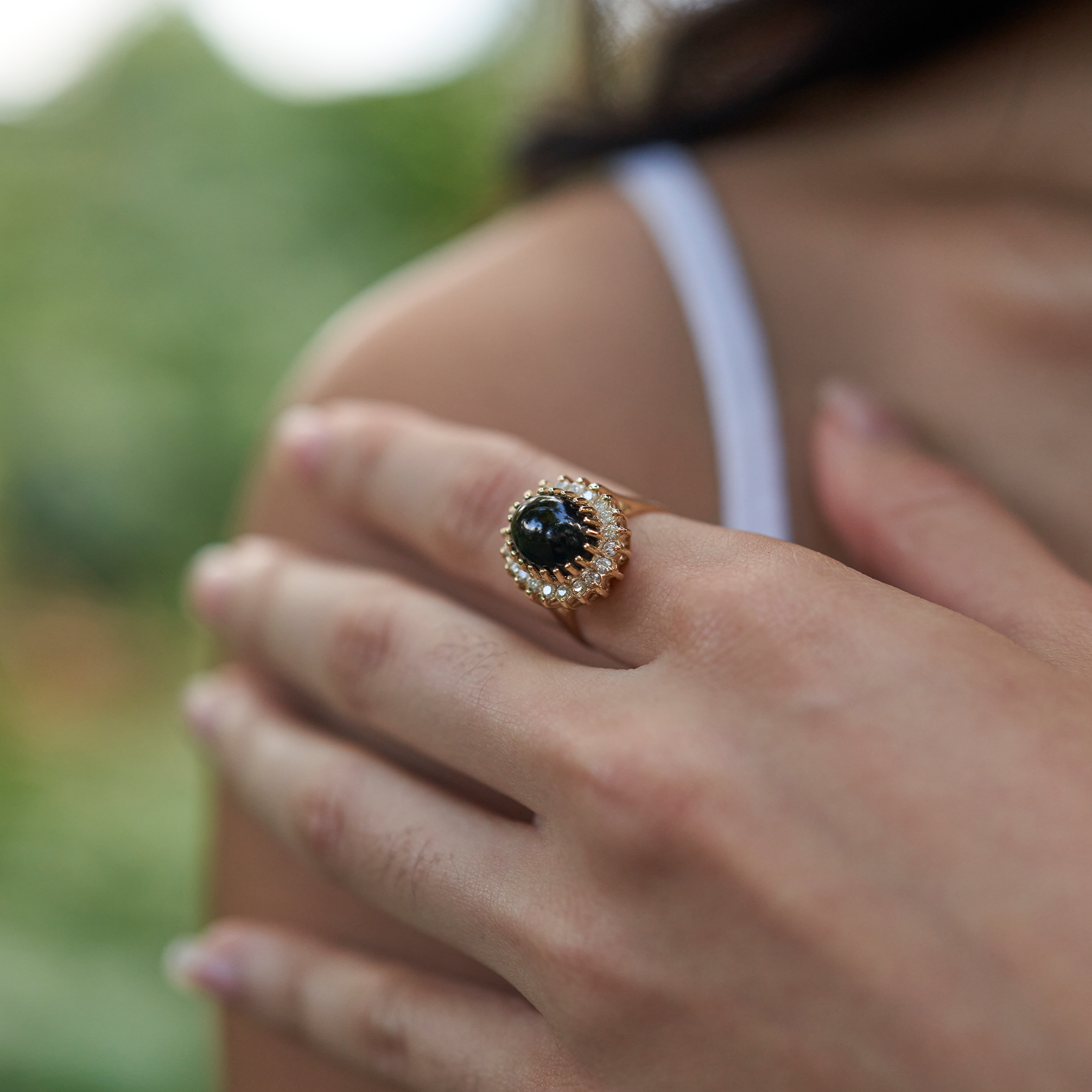 Princess Ka‘iulani Black Coral Ring in Gold with Diamonds - 11mm
