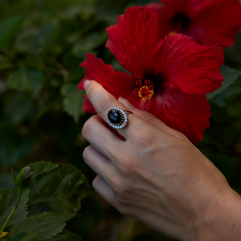 Princess Ka‘iulani Black Coral Ring in White Gold with Diamonds - 14mm