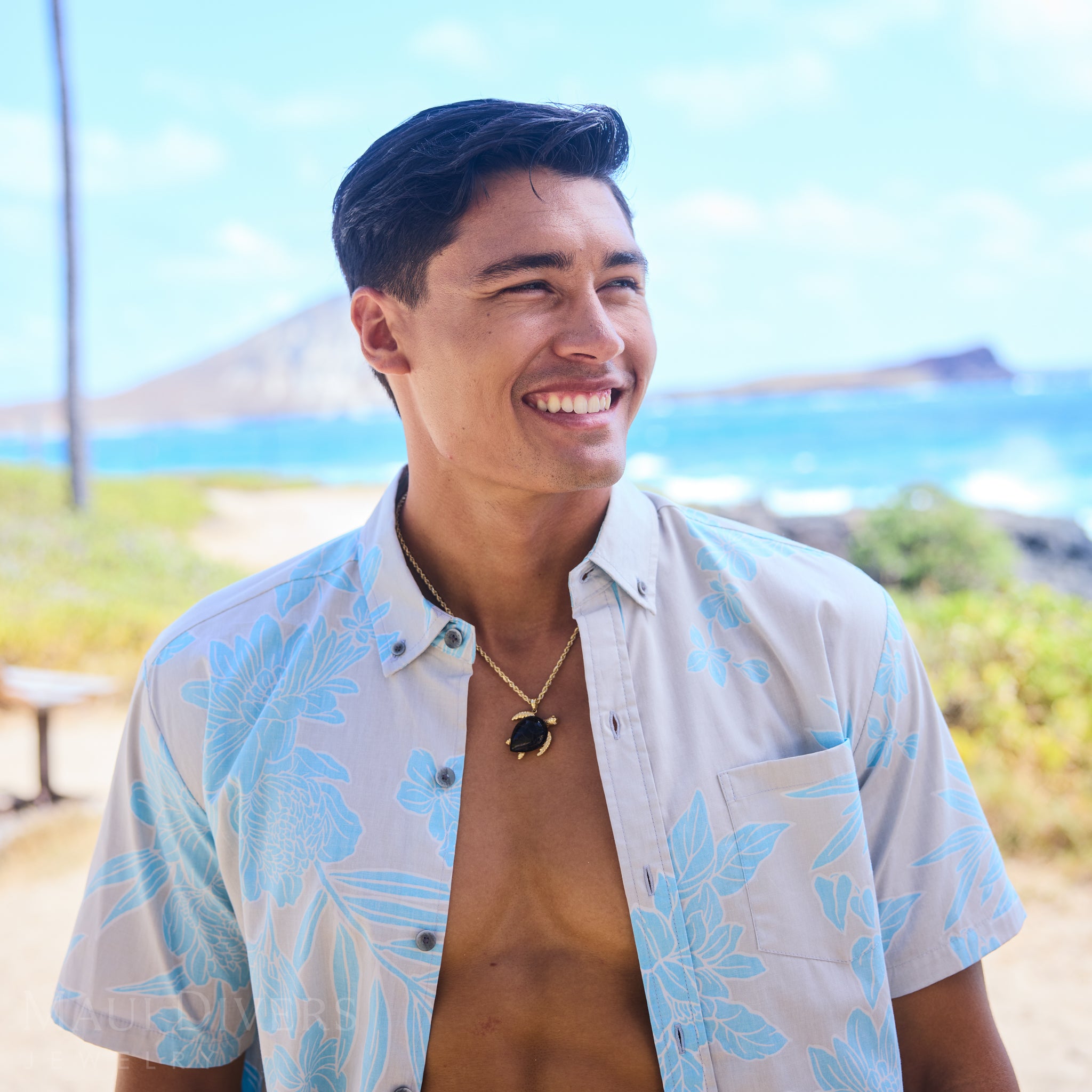 Honu Black Coral Pendant in Gold with Diamond - 30mm