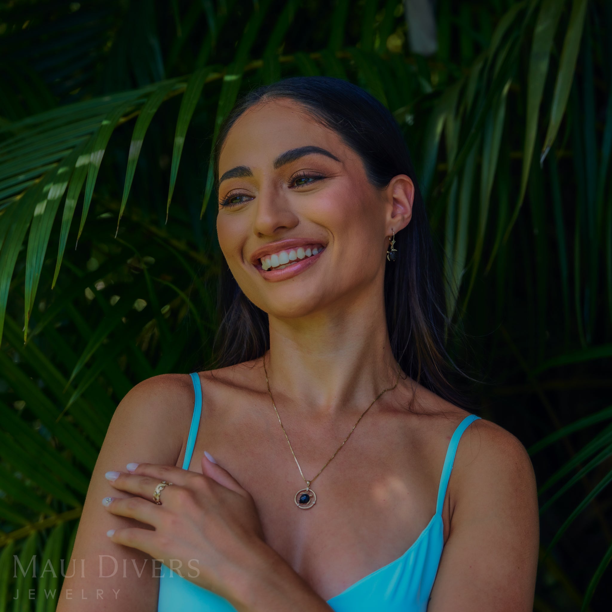 Honu Black Coral Pendant in Gold with Diamonds - 18mm