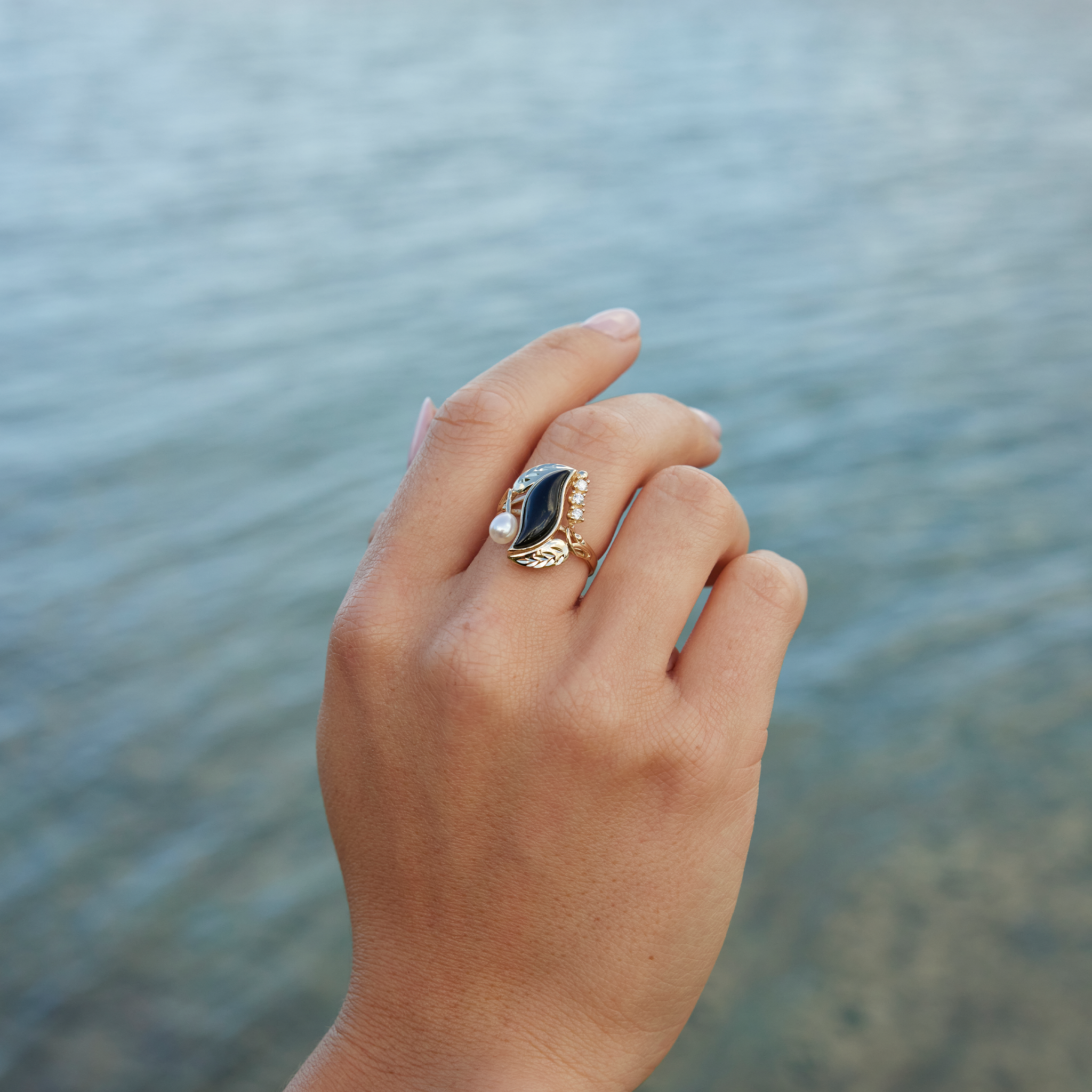 Paradise Black Coral &amp; Pearl Ring in Gold mit Diamanten