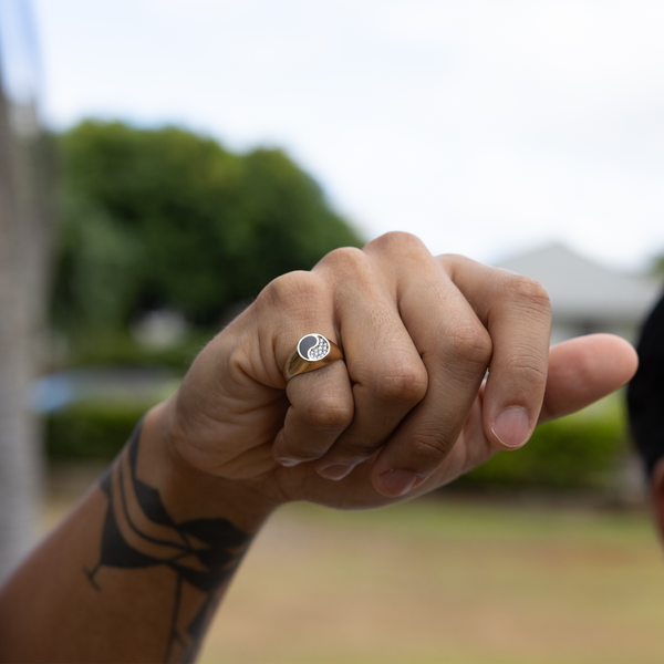 Yin-Yang-Ring mit schwarzer Koralle in Gold mit Diamanten – 13 mm