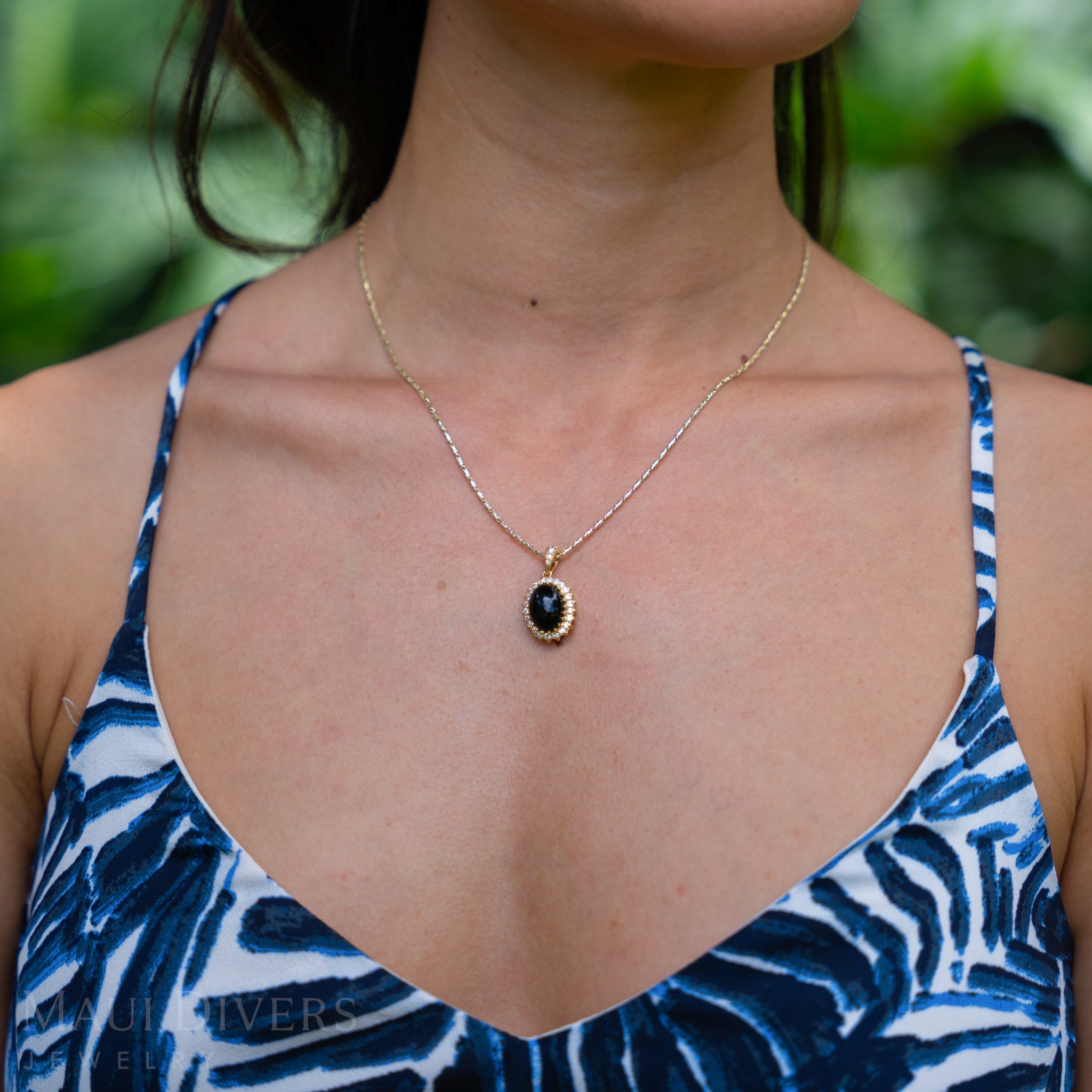 Princess Ka'iulani Black Coral Pendant in Gold with Diamonds - 18mm