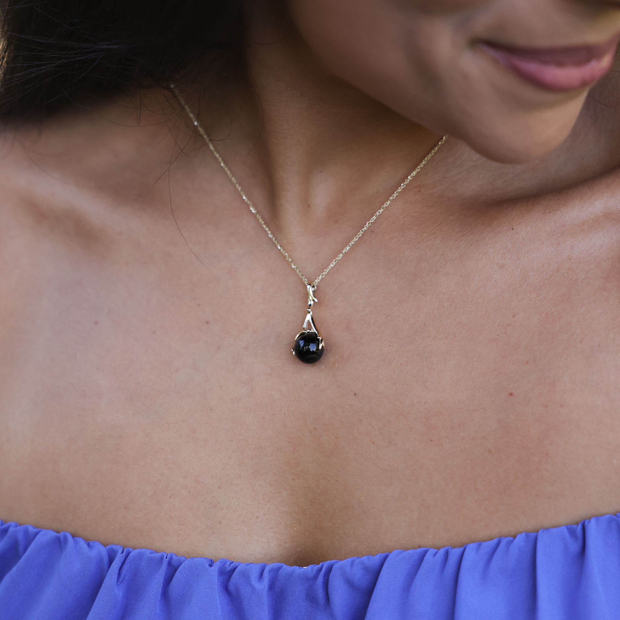 Heritage Black Coral Pendant in Gold - 25mm