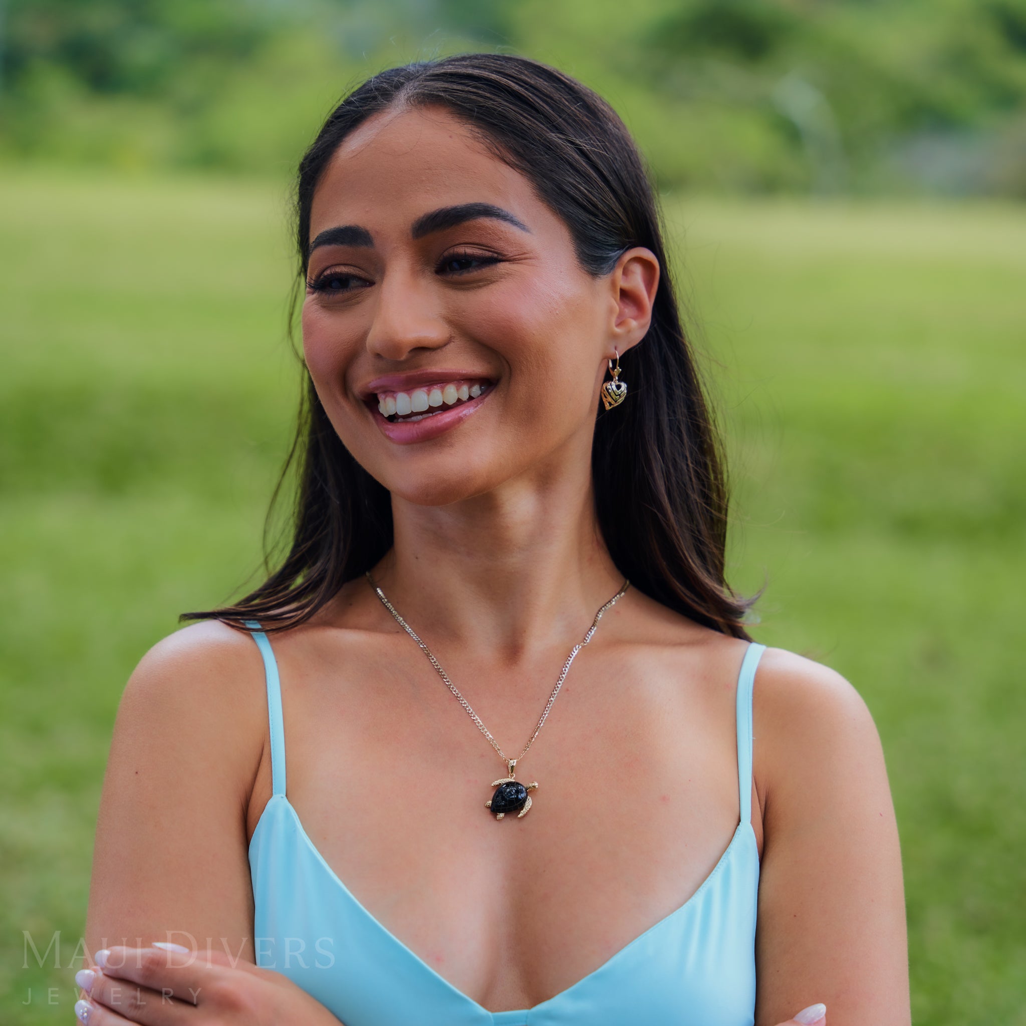 Honu Black Coral Pendant in Gold with Diamonds - 21mm