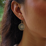 Boucles d'oreilles de Pertea Mother of Pearl en or avec des diamants - 22 mm