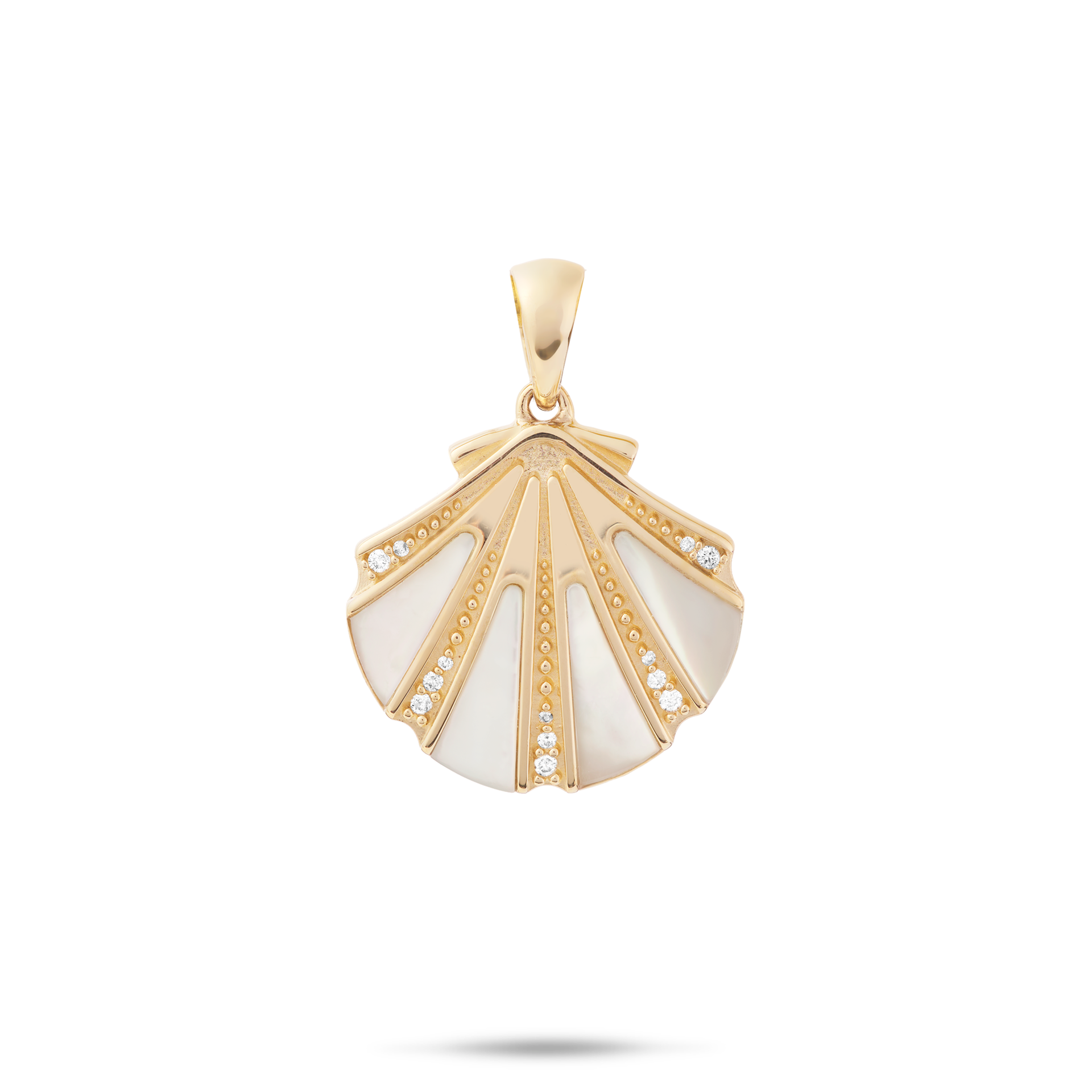 Seashell Mother of Pearl Pendant in Gold with Diamonds - 18mm
