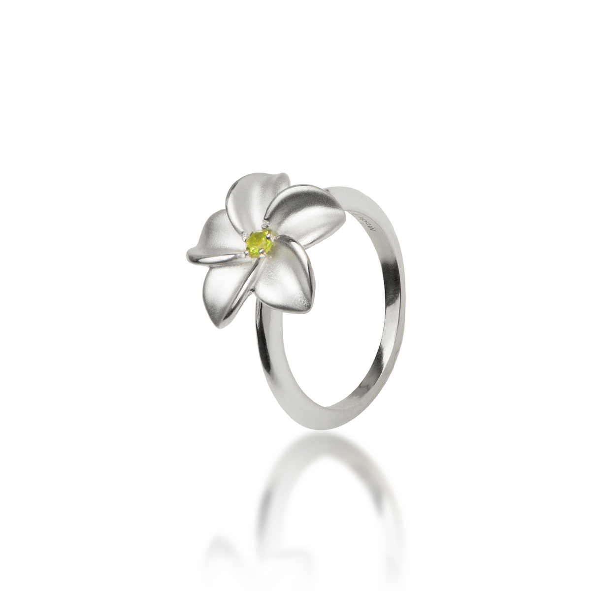 Maui Divers Jewelry 花彫刻シルバーリング 指輪 Silver Plumeria Peridot Ring in Sterling Silver - 15mm