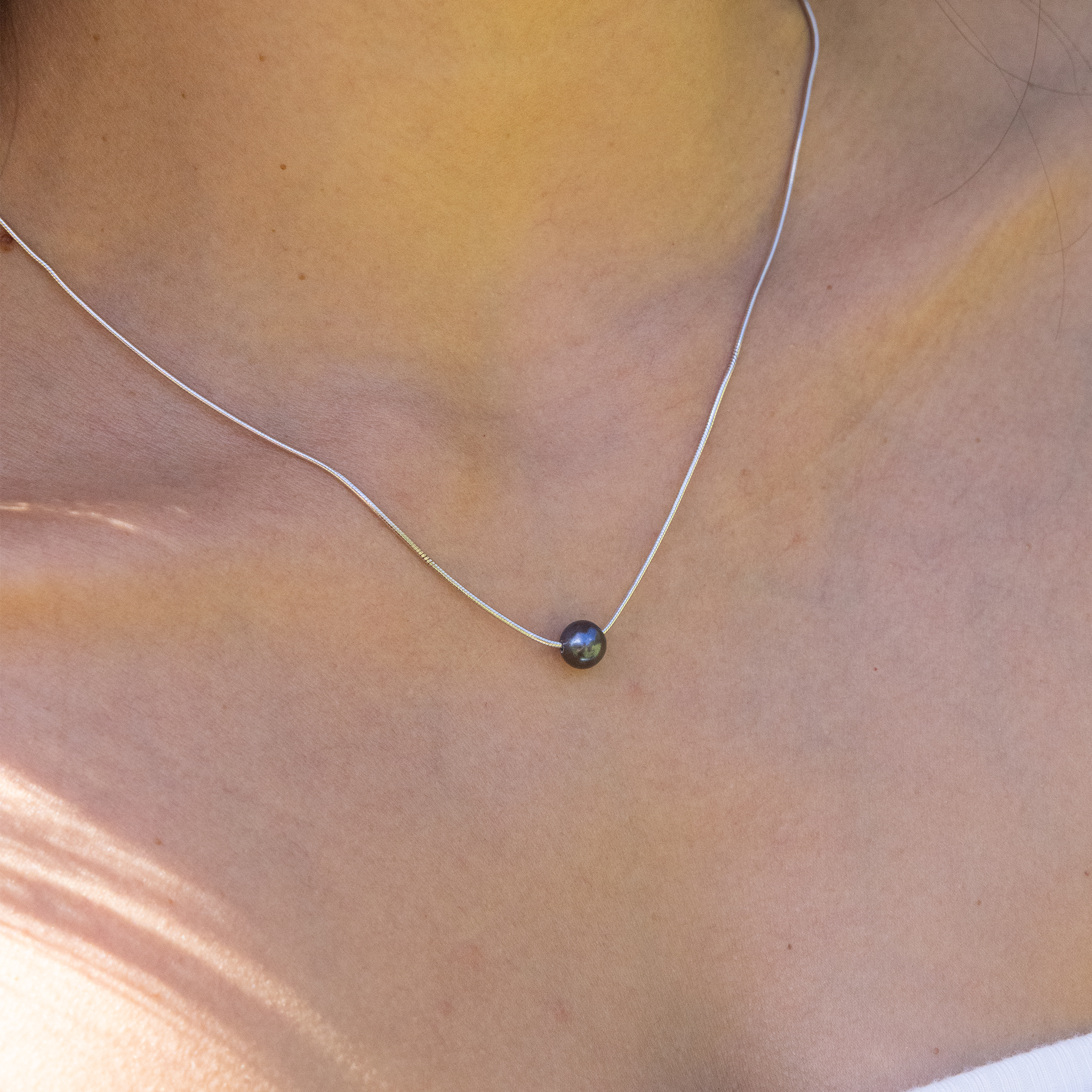 18 "スターリングシルバーの淡水浮遊真珠のネックレス（盛り合わせ色） -  7-8mm