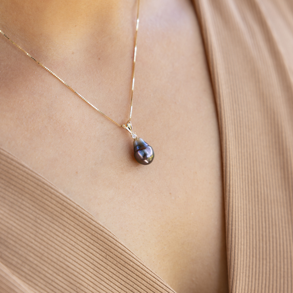 Pendente de perle noire tahitien en or avec diamant - 8-9 mm