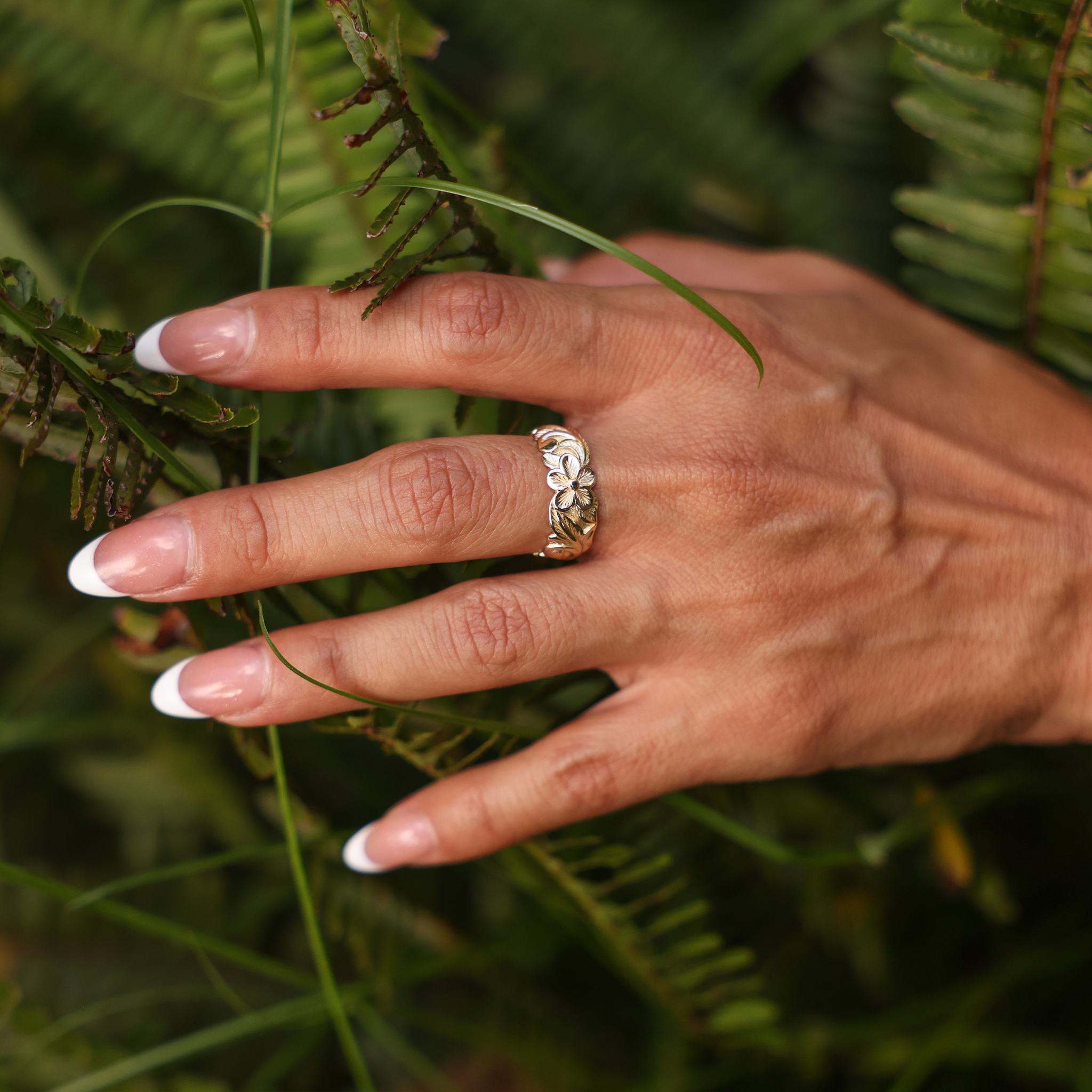 Hawaiianischer Erbstück-Plumeria-Ring in Gold – 8 mm