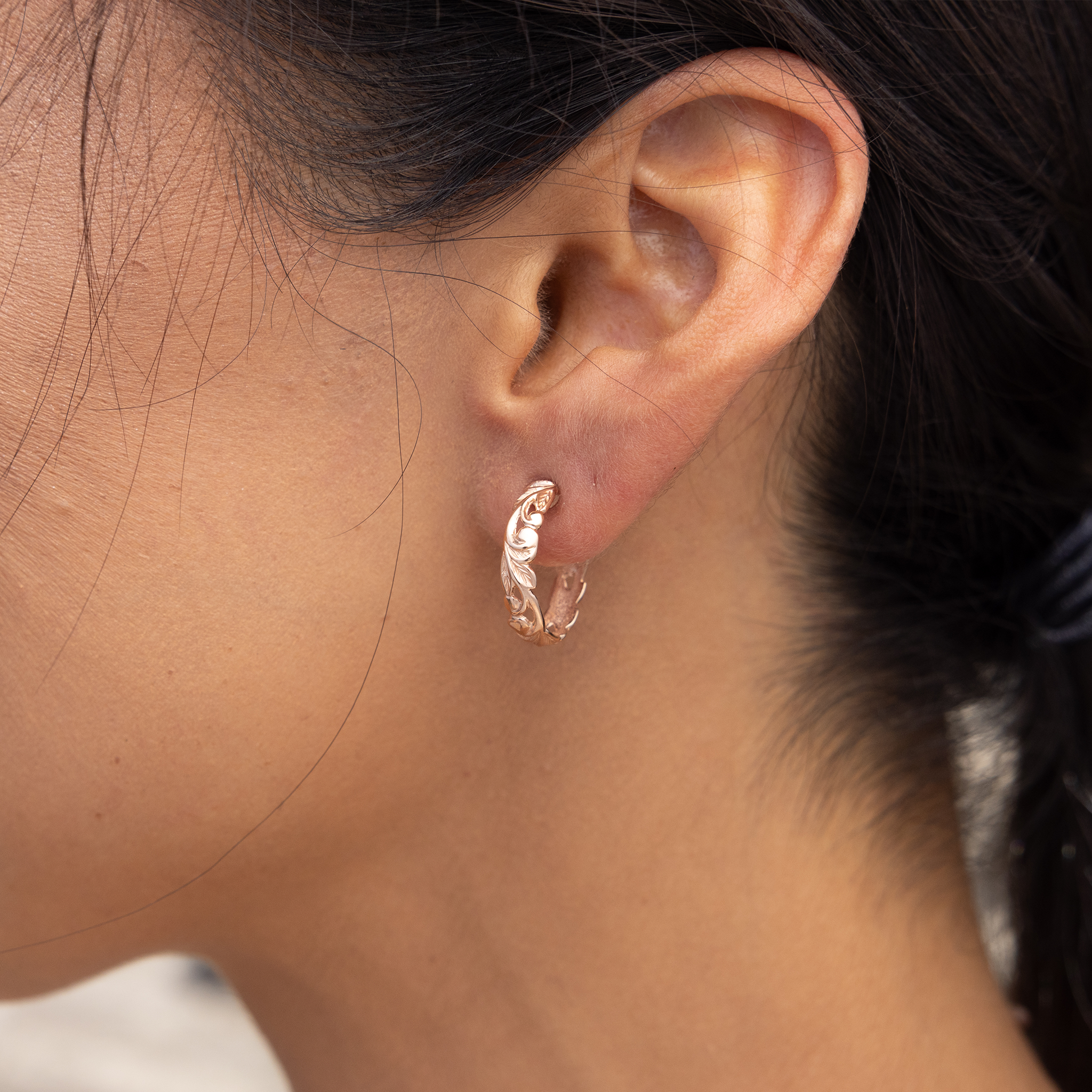Hawaiian Heirloom Maile Scroll Earrings in Rose Gold