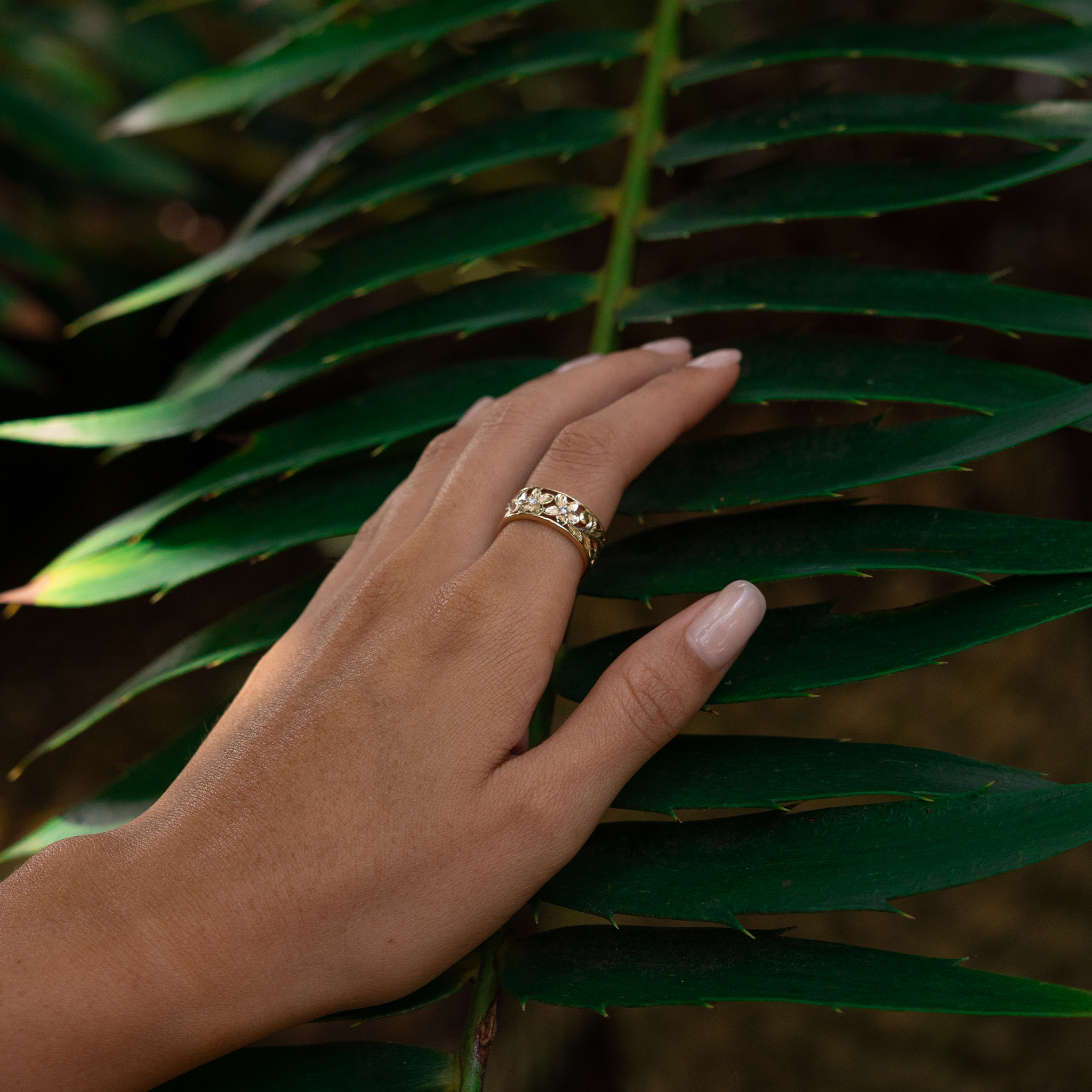 Hawaiian Heirloom Plumeria Ring in Gold with Diamonds - 8mm
