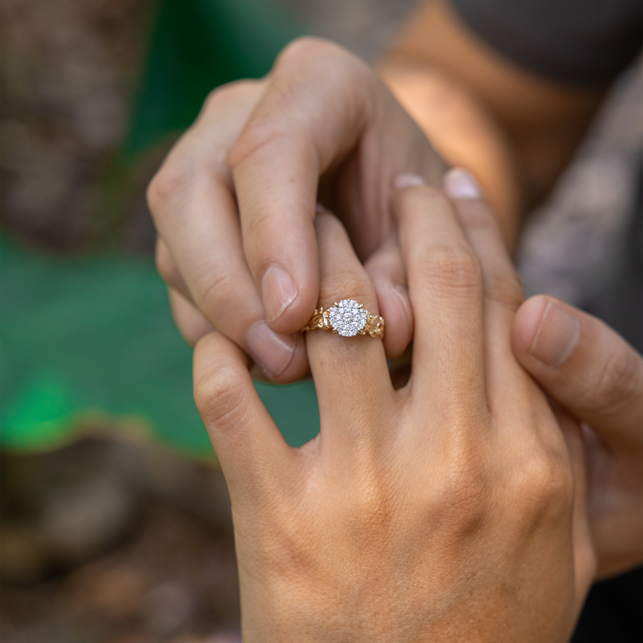 Bague de fiançailles héritage hawaïenne en or avec des diamants