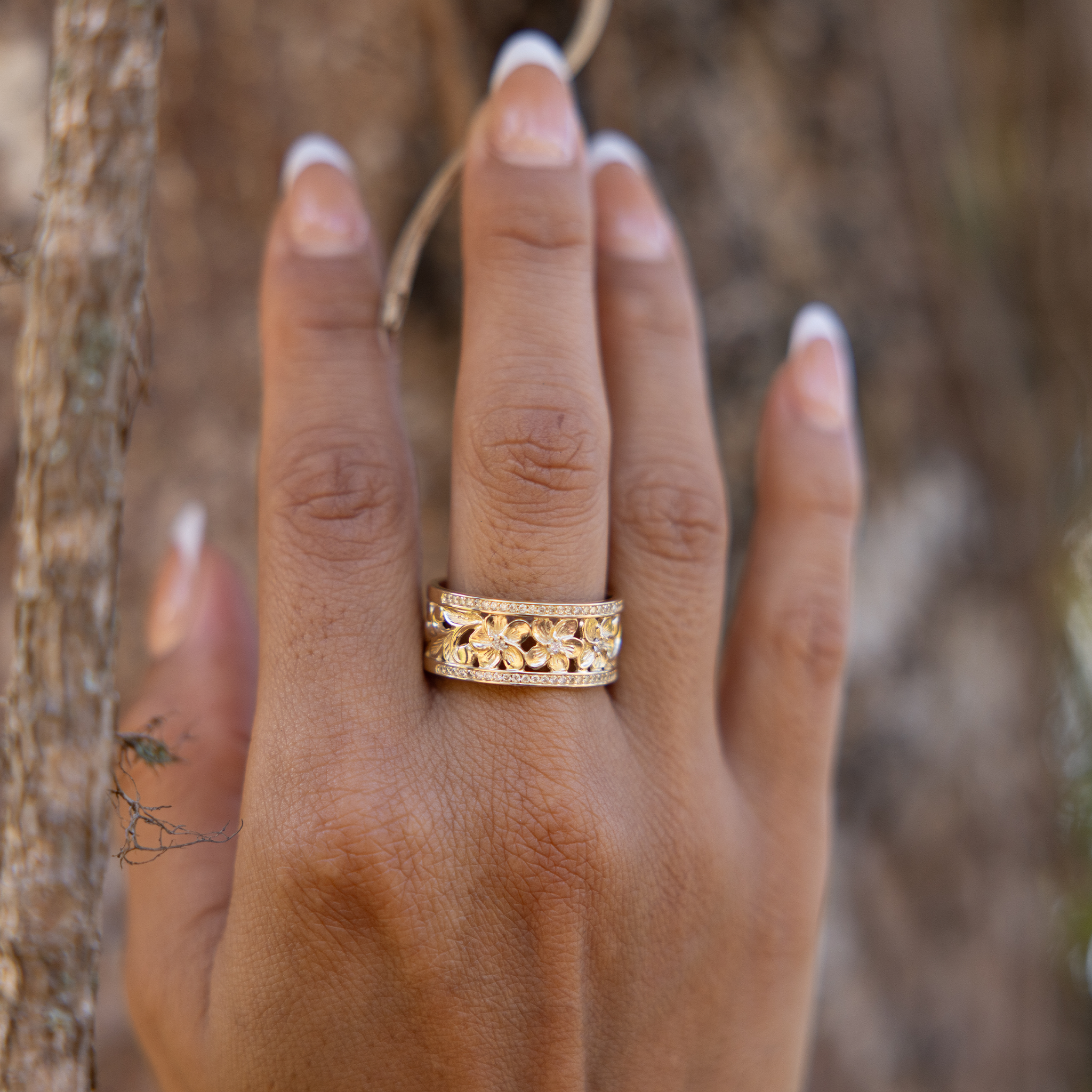 Hawaiian Heirloom Plumeria Ring in Gold mit Diamanten – 10 mm