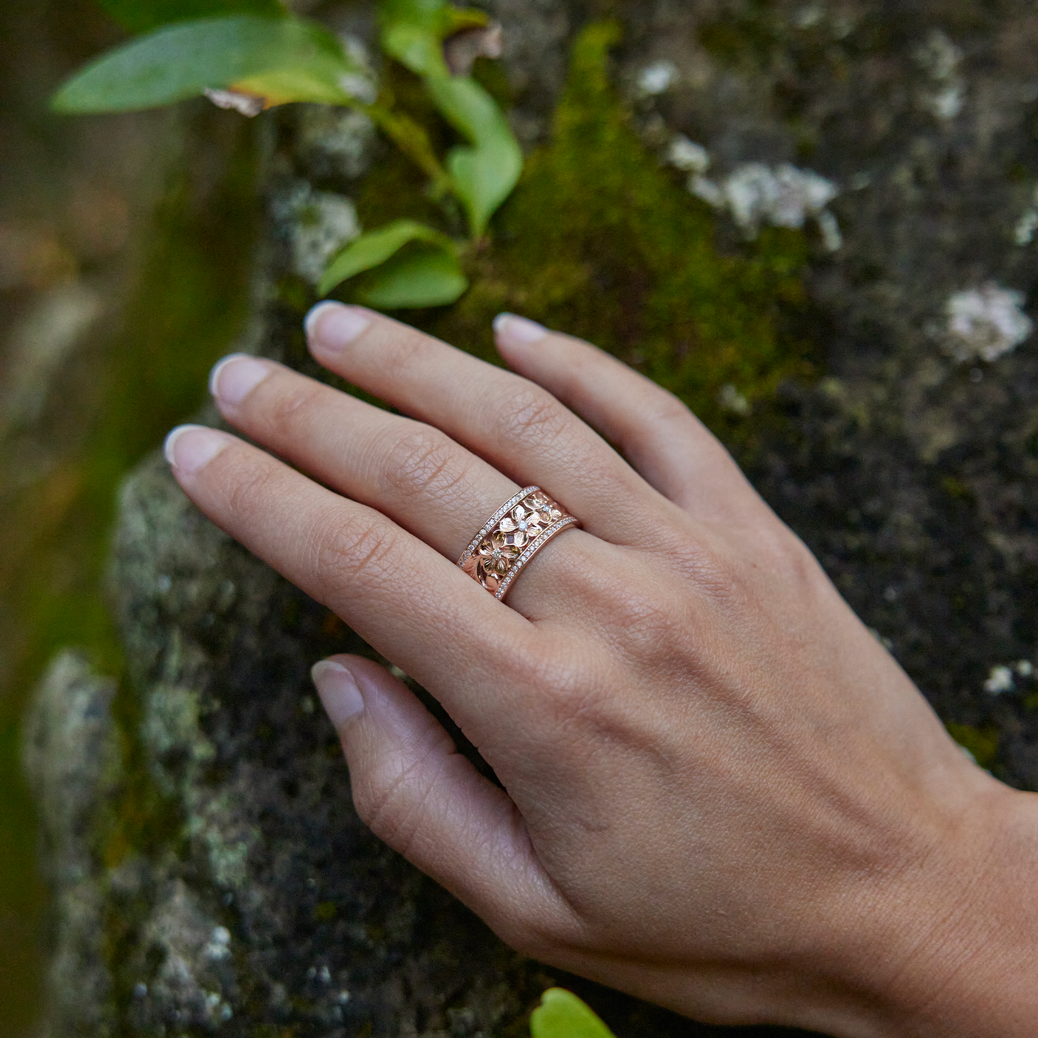 Hawaiian Heirloom Plumeria Ring in Roségold mit Diamanten – 10 mm