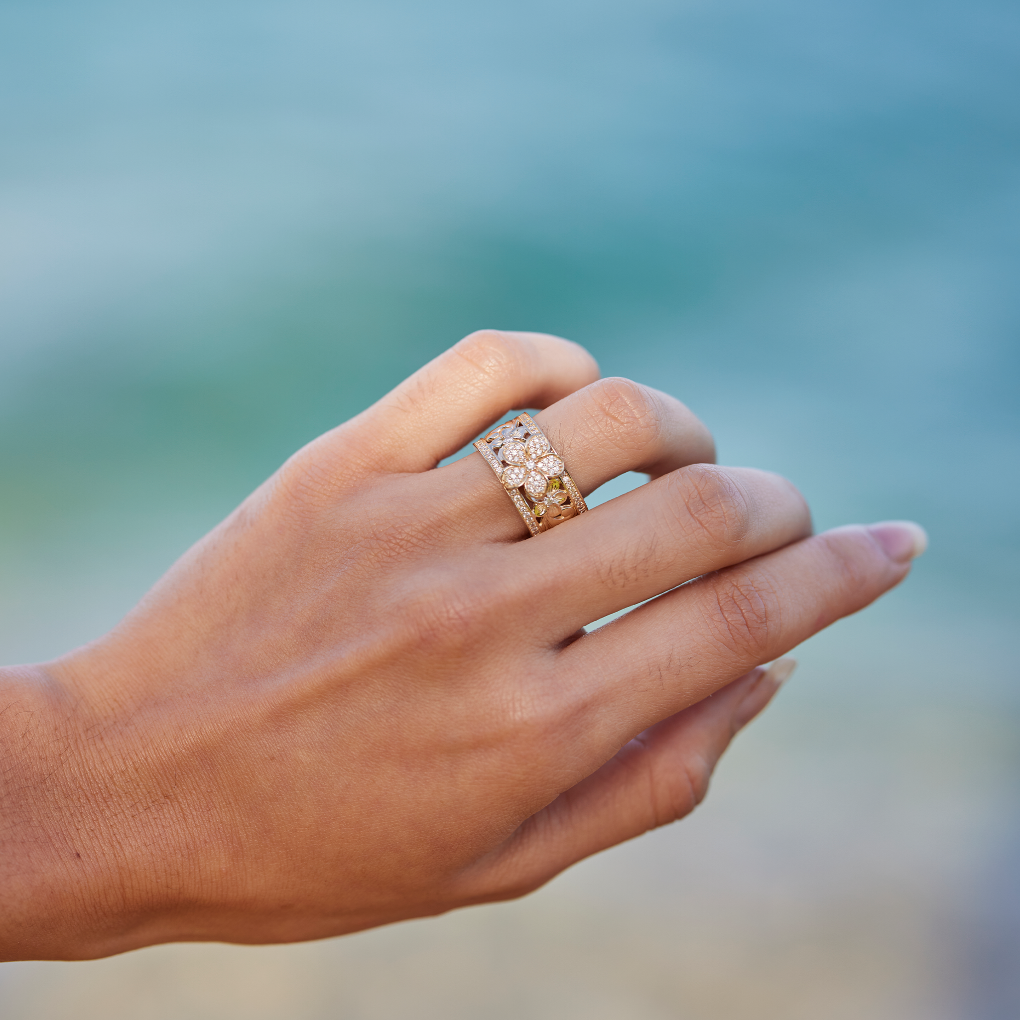 ハワイアンヒールームプルメリアの婚約指輪ダイヤモンドと金の婚約指輪 -  10mm