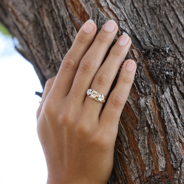 ハワイアンの家宝のプルメリア輪のリングのダイヤモンドと3色の金 -  8mm