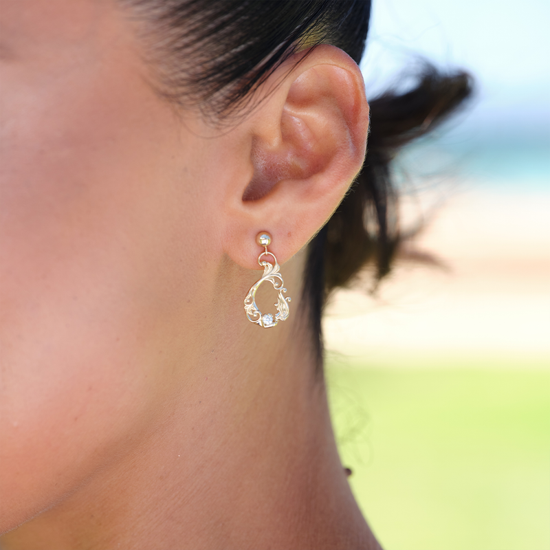 A womanʻs ear with Living Heirloom Mermaid Earrings in Gold - 19mm - Maui Divers Jewelry