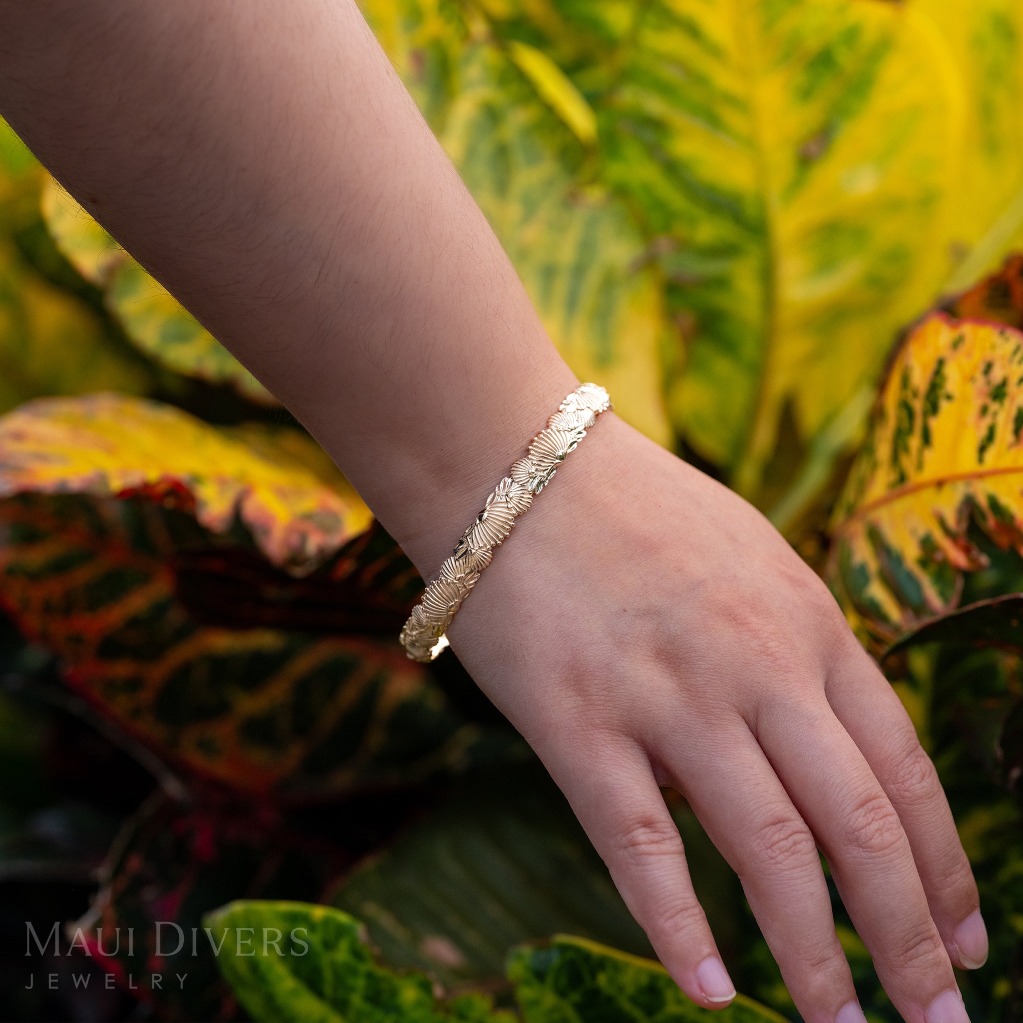 ʻŌhiʻa Lehua Bracelet in Gold - 8mm