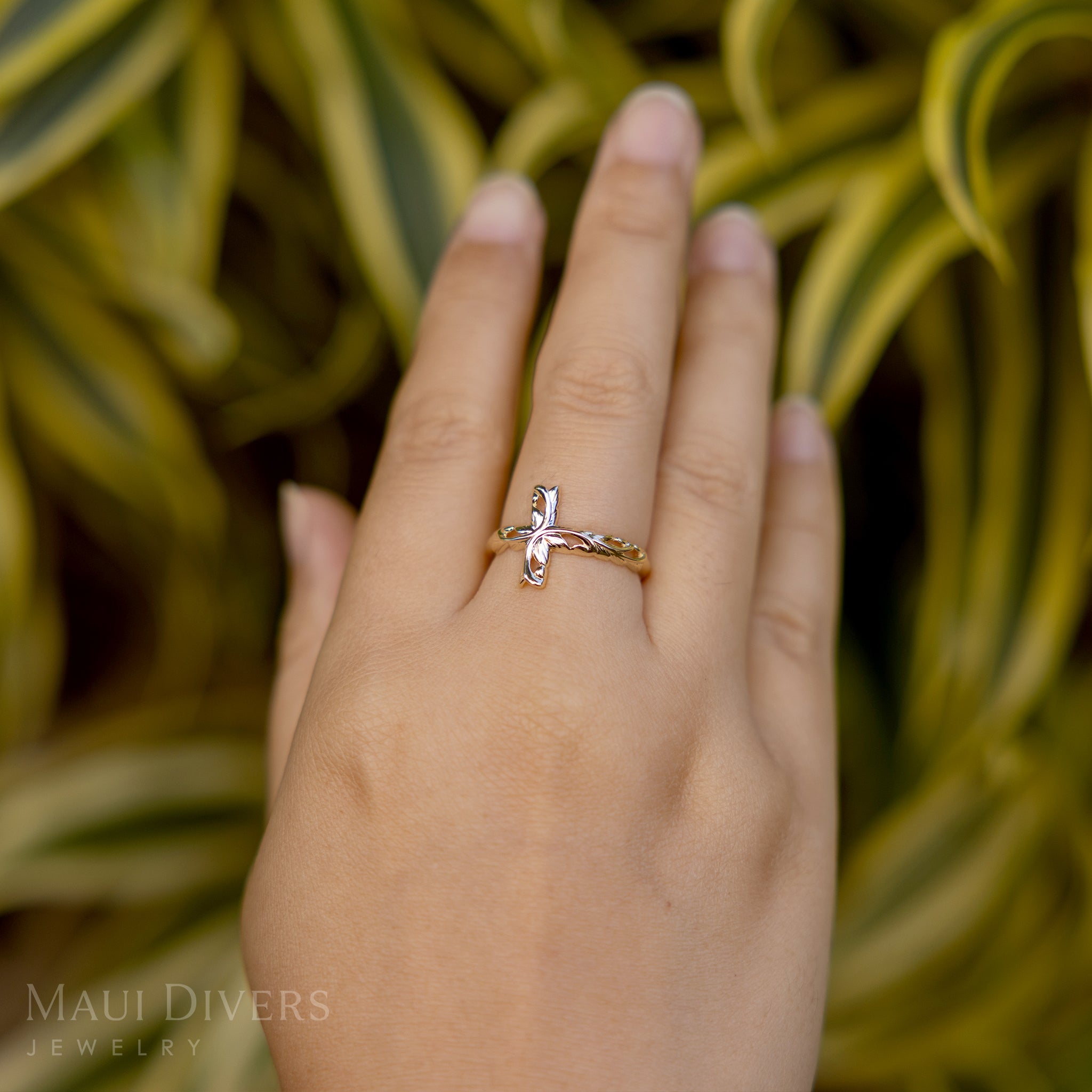 Hawaiian Heirloom Old English Scroll Cross Ring in Gold - 14mm