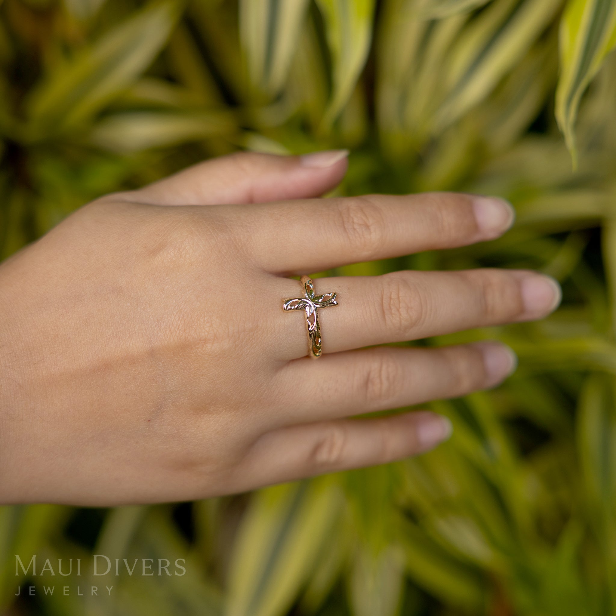 Hawaiian Heirloom Old English Scroll Cross Ring in Gold - 14mm