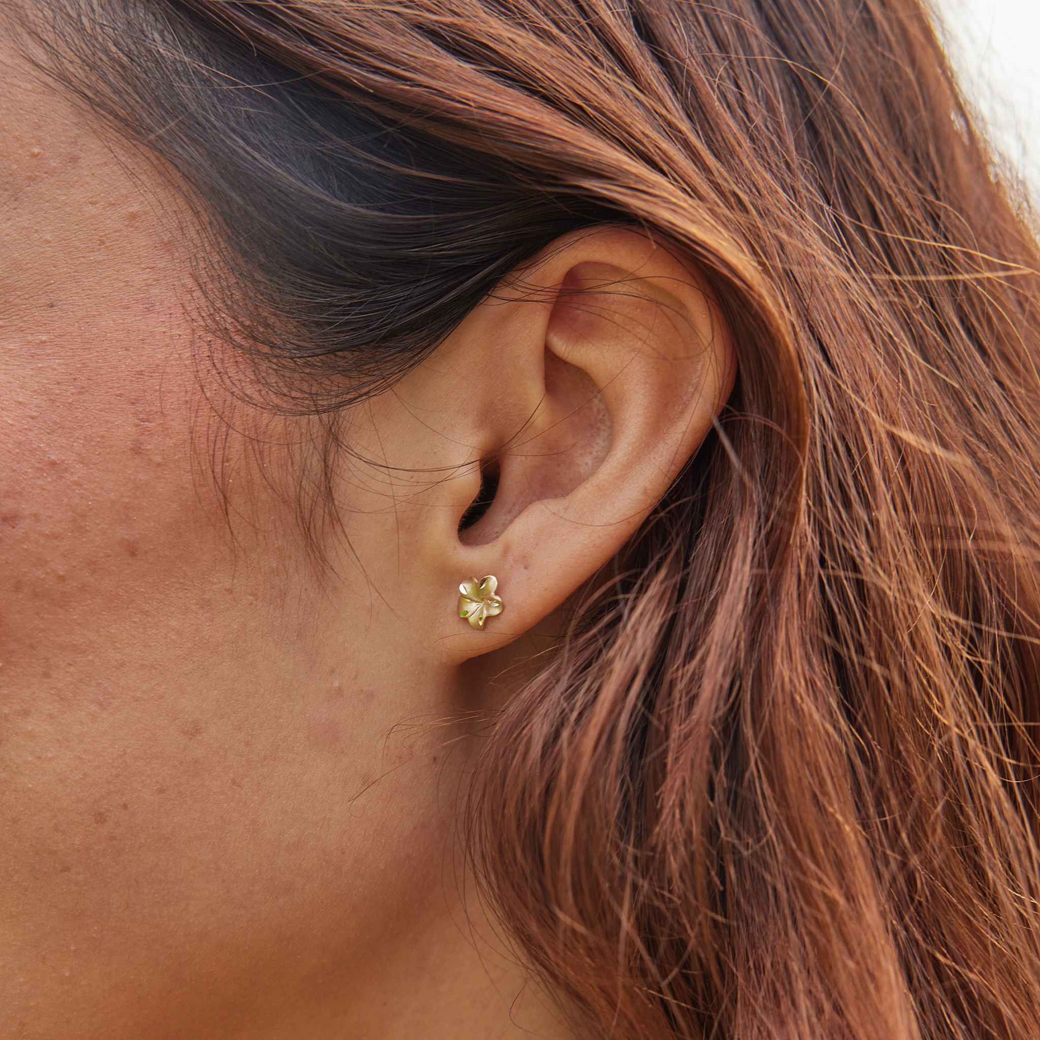 Boucles d'oreilles plumeria en or - 7 mm
