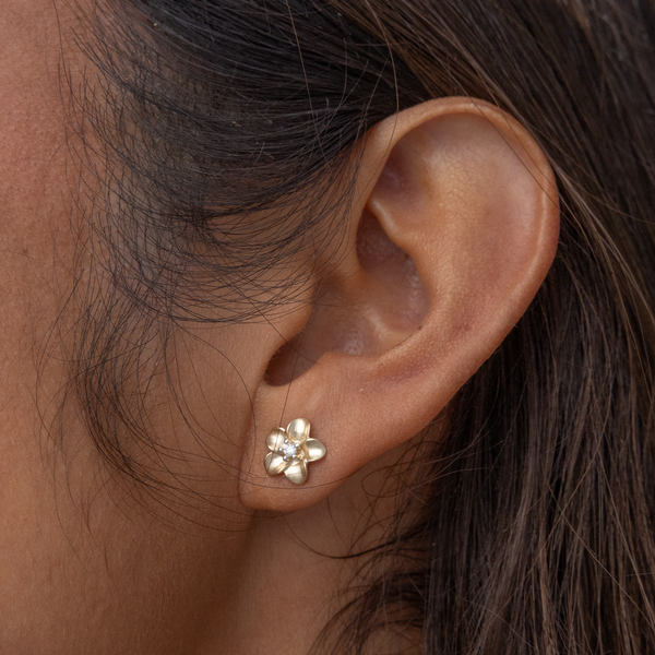 Plumeria Earrings in Gold with Diamonds - 9mm