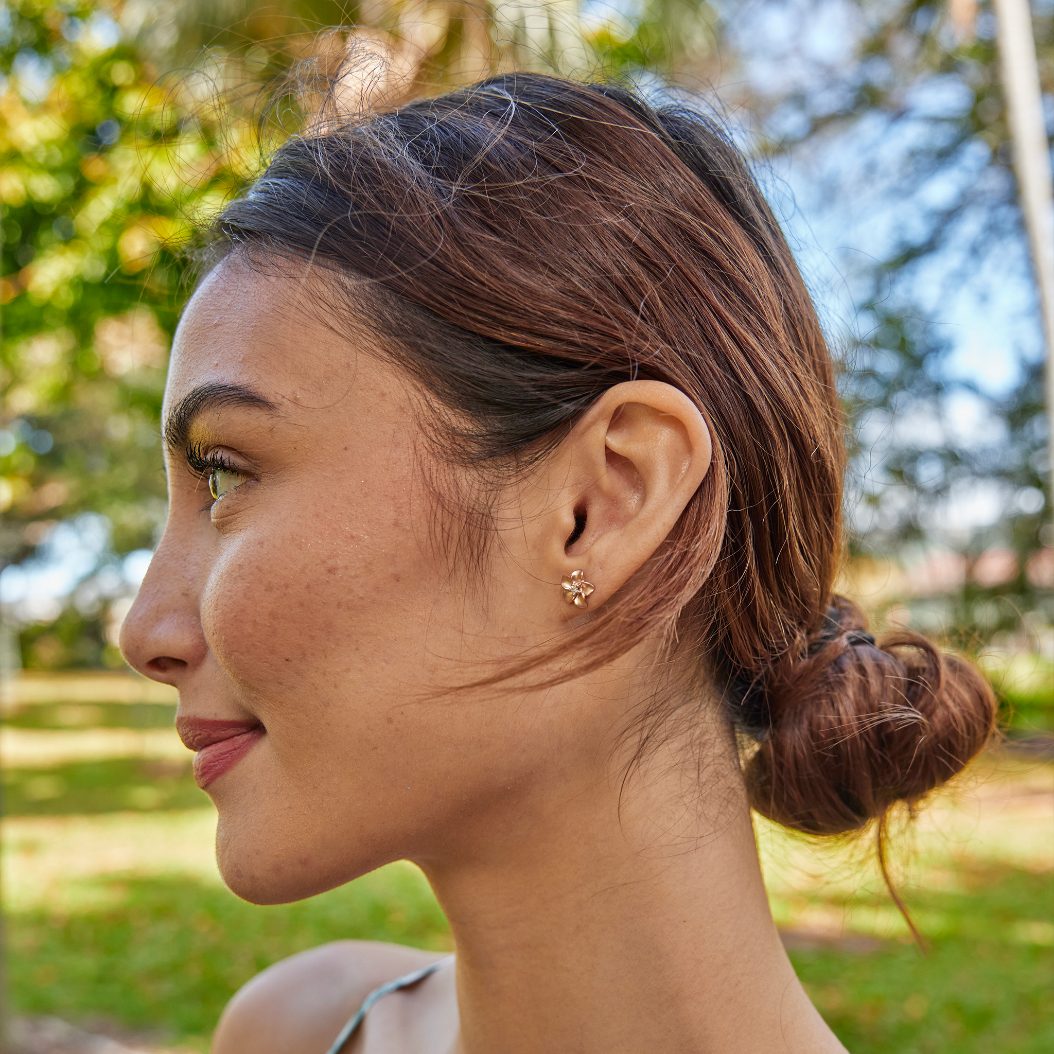 Boucles d'oreilles plumeria en or rose avec diamants - 9 mm