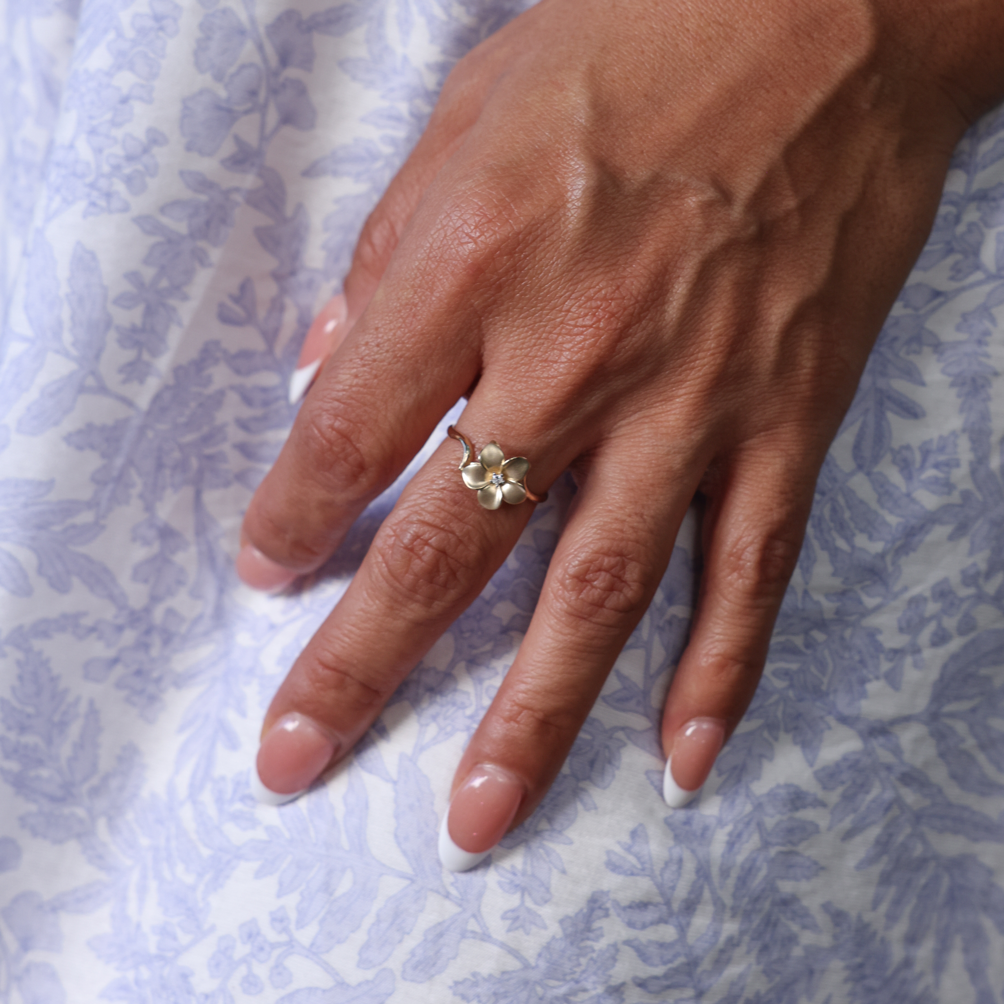 Plumeria-Ring aus Gold mit Diamant – 11 mm