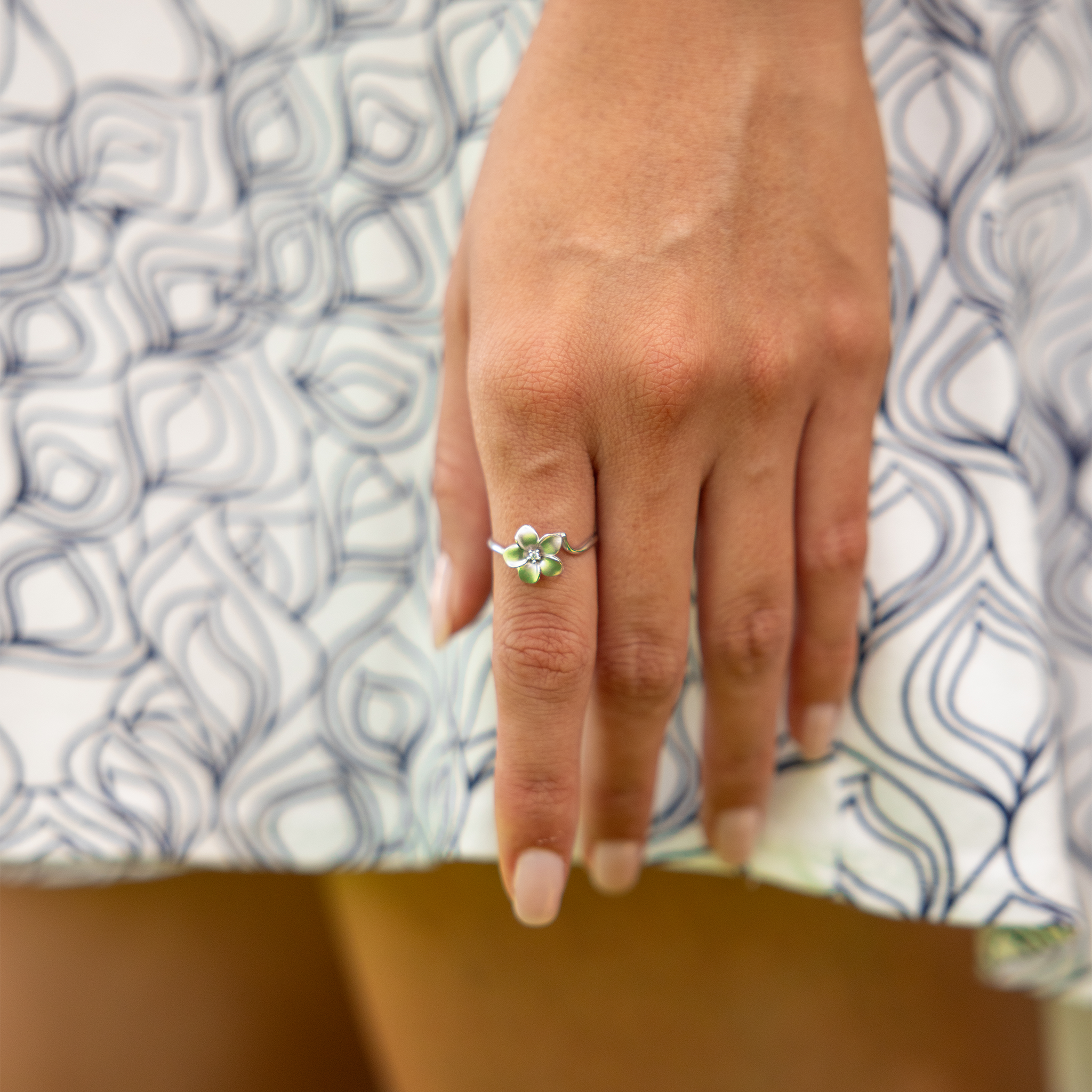 Plumeria-Ring aus Weißgold mit Diamant – 11 mm