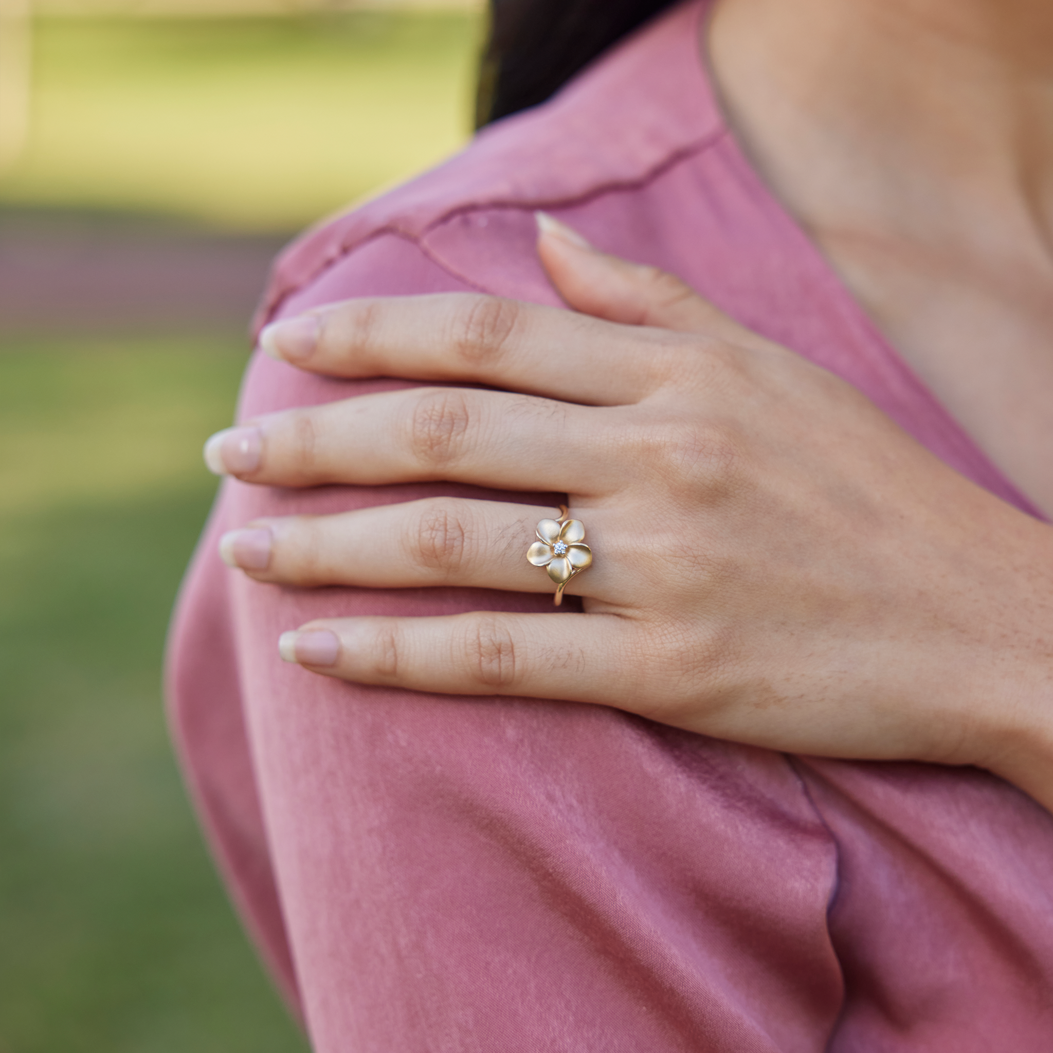 Plumeria-Ring aus Gold mit Diamant – 13 mm