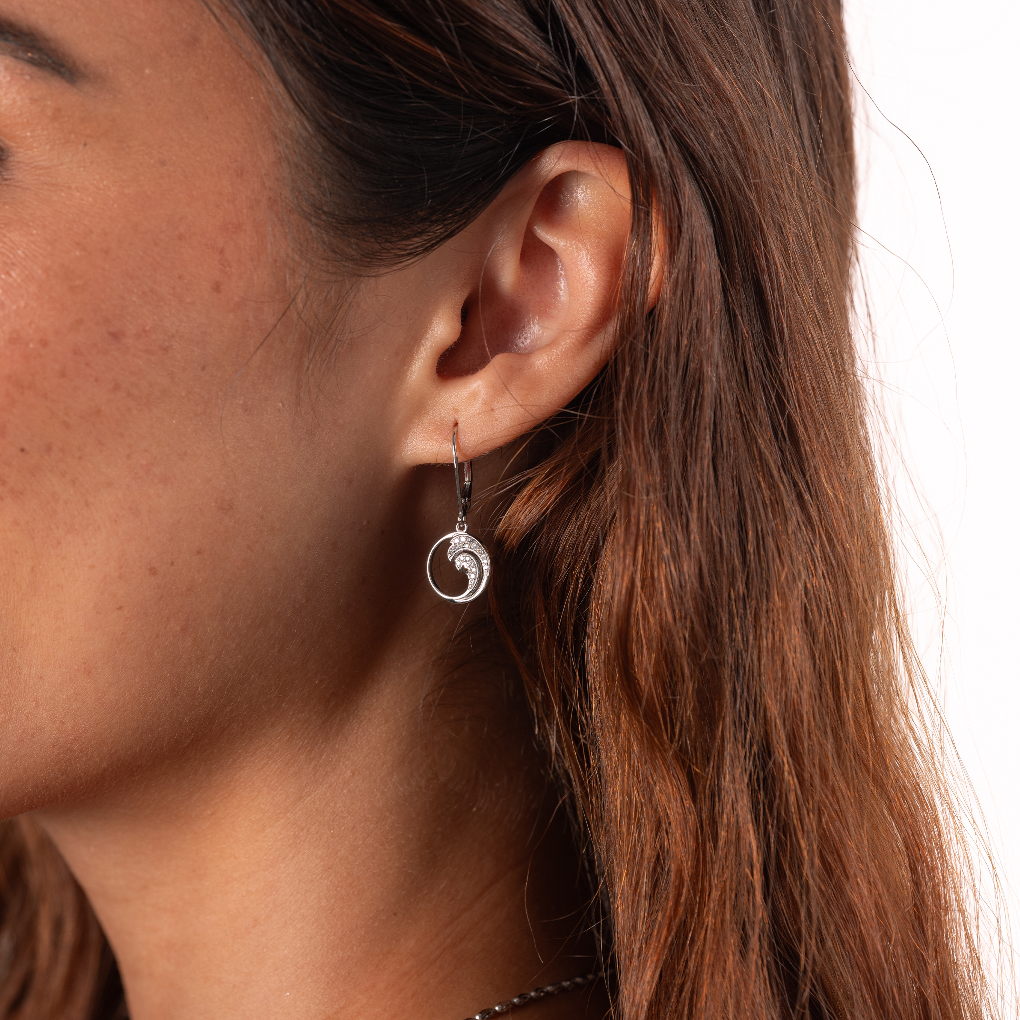 Nalu-Ohrringe aus Weißgold mit Diamanten – 12 mm