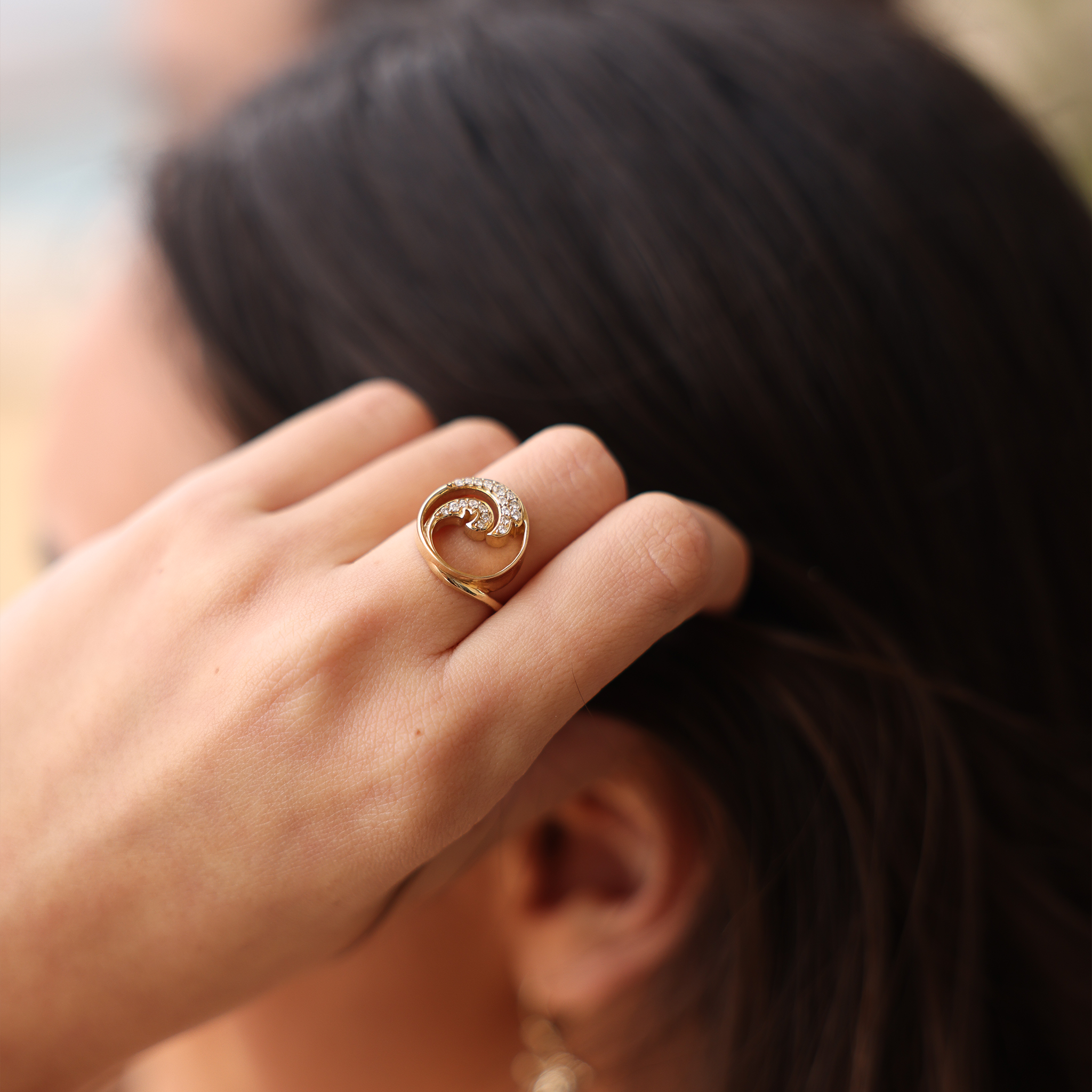 Nalu-Ring aus Gold mit Diamanten – 15 mm