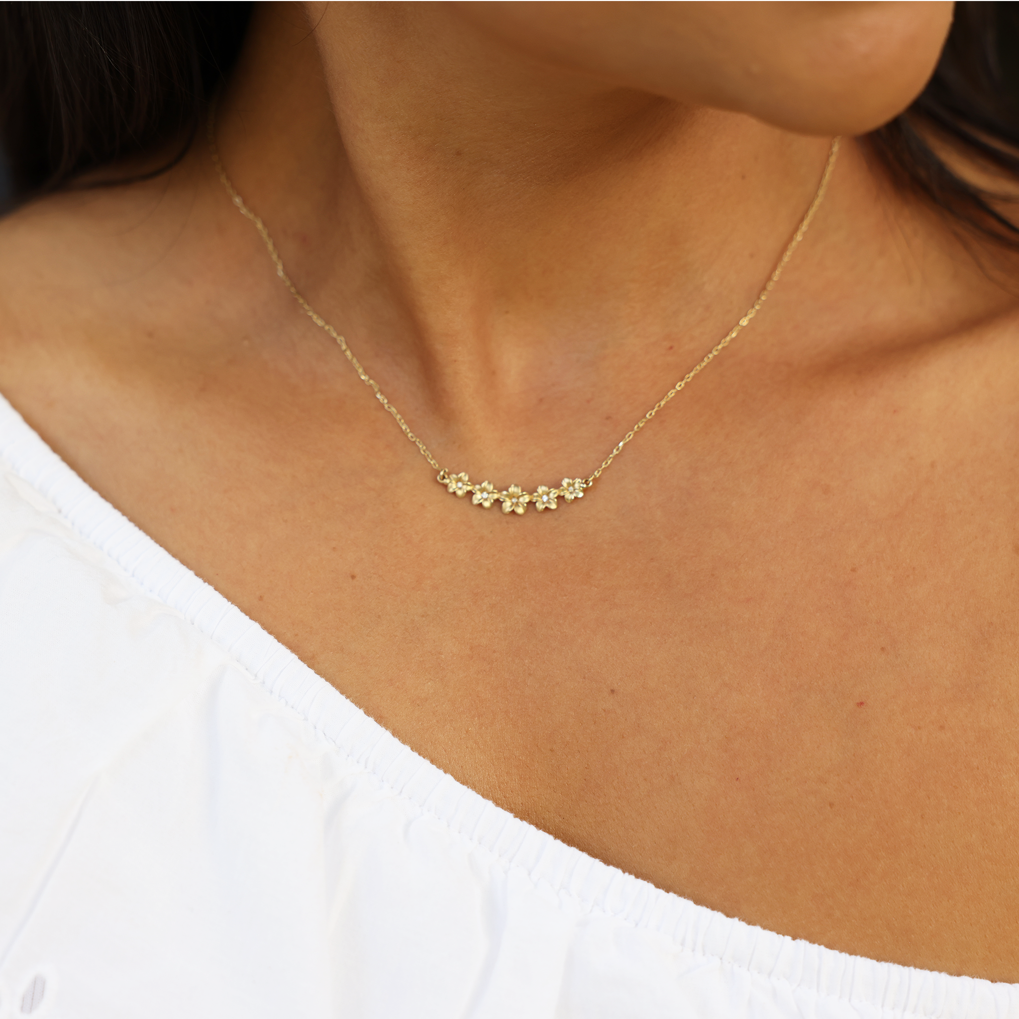 16" Plumeria Necklace in Gold with Diamonds - 30mm