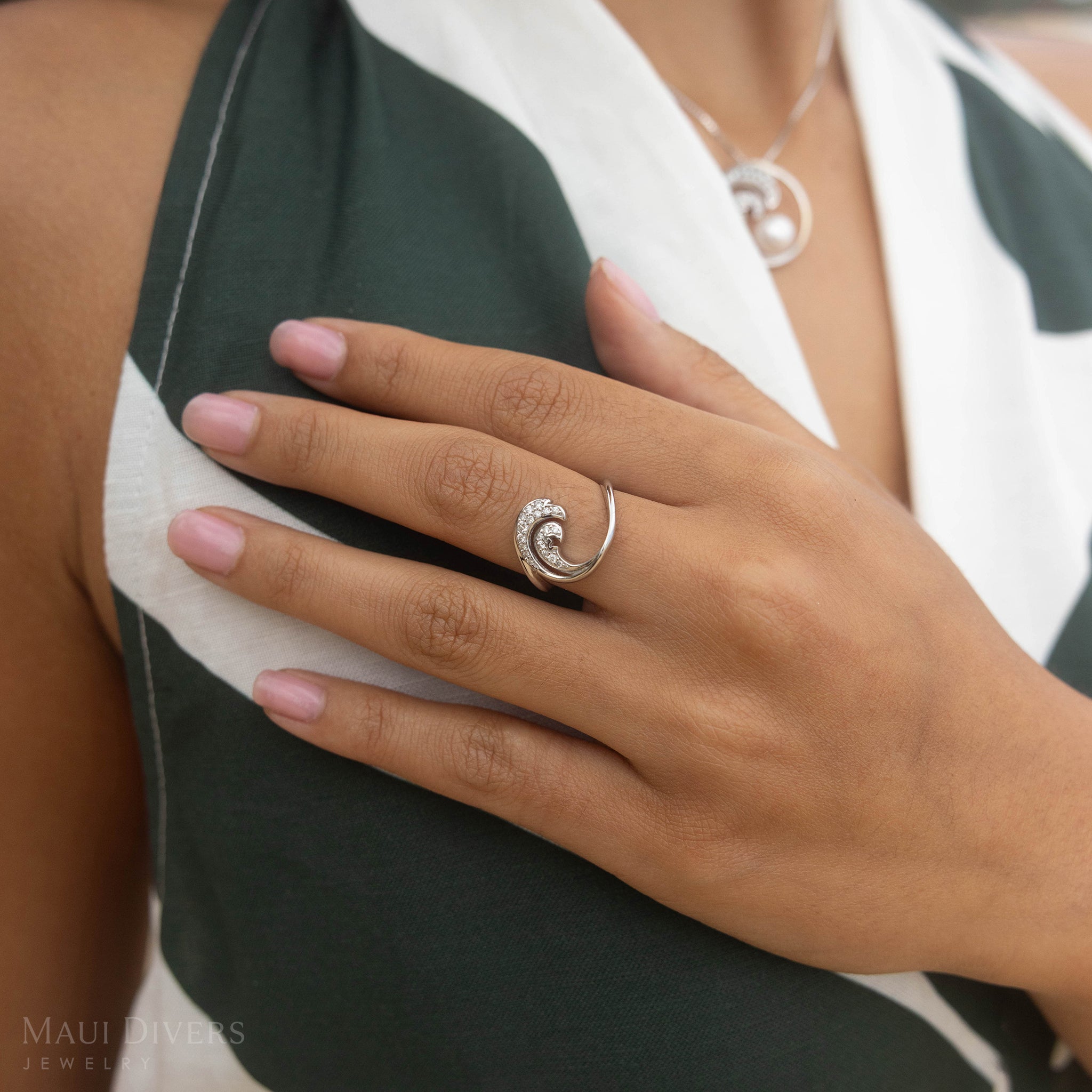 Nalu Ring in White Gold with Diamonds - 15mm