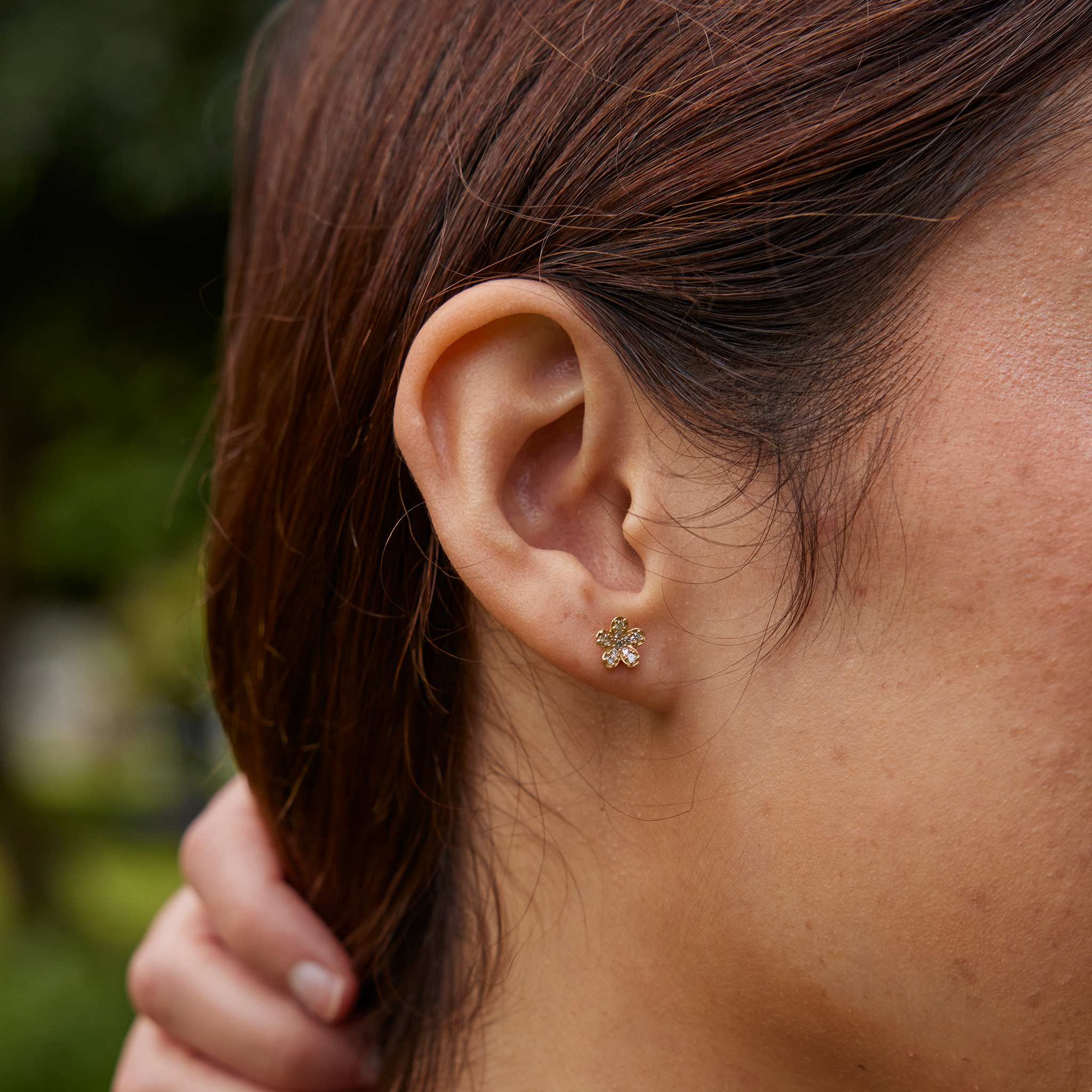 Boucles d'oreilles plumeria en or avec diamants - 7 mm