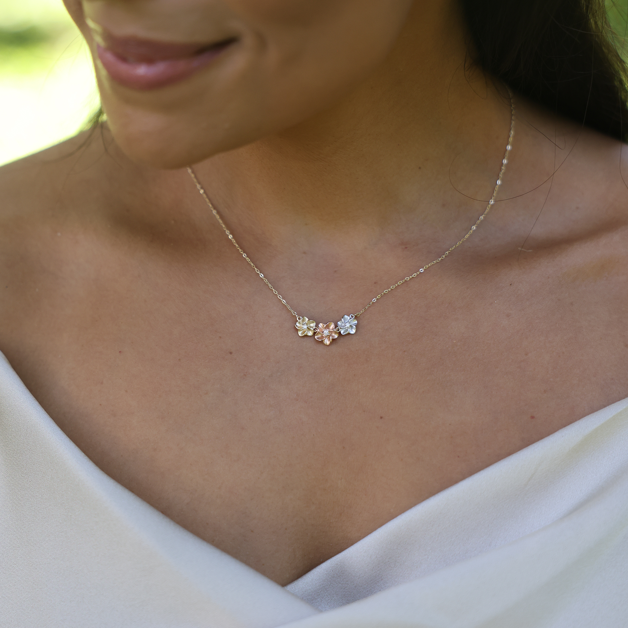 16" Plumeria-Halskette in dreifarbigem Gold mit Diamanten