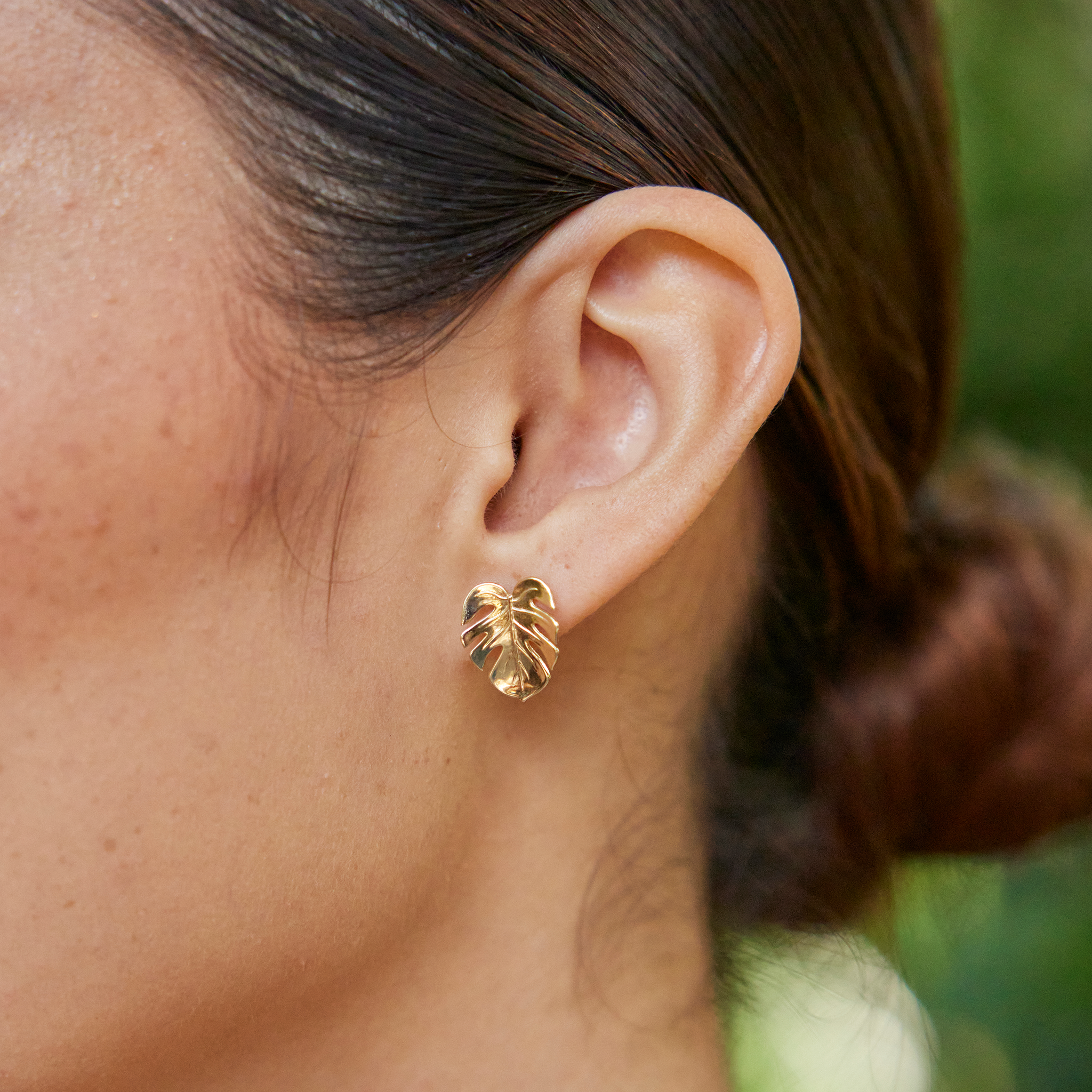 Monstera Earrings in Gold - 15mm