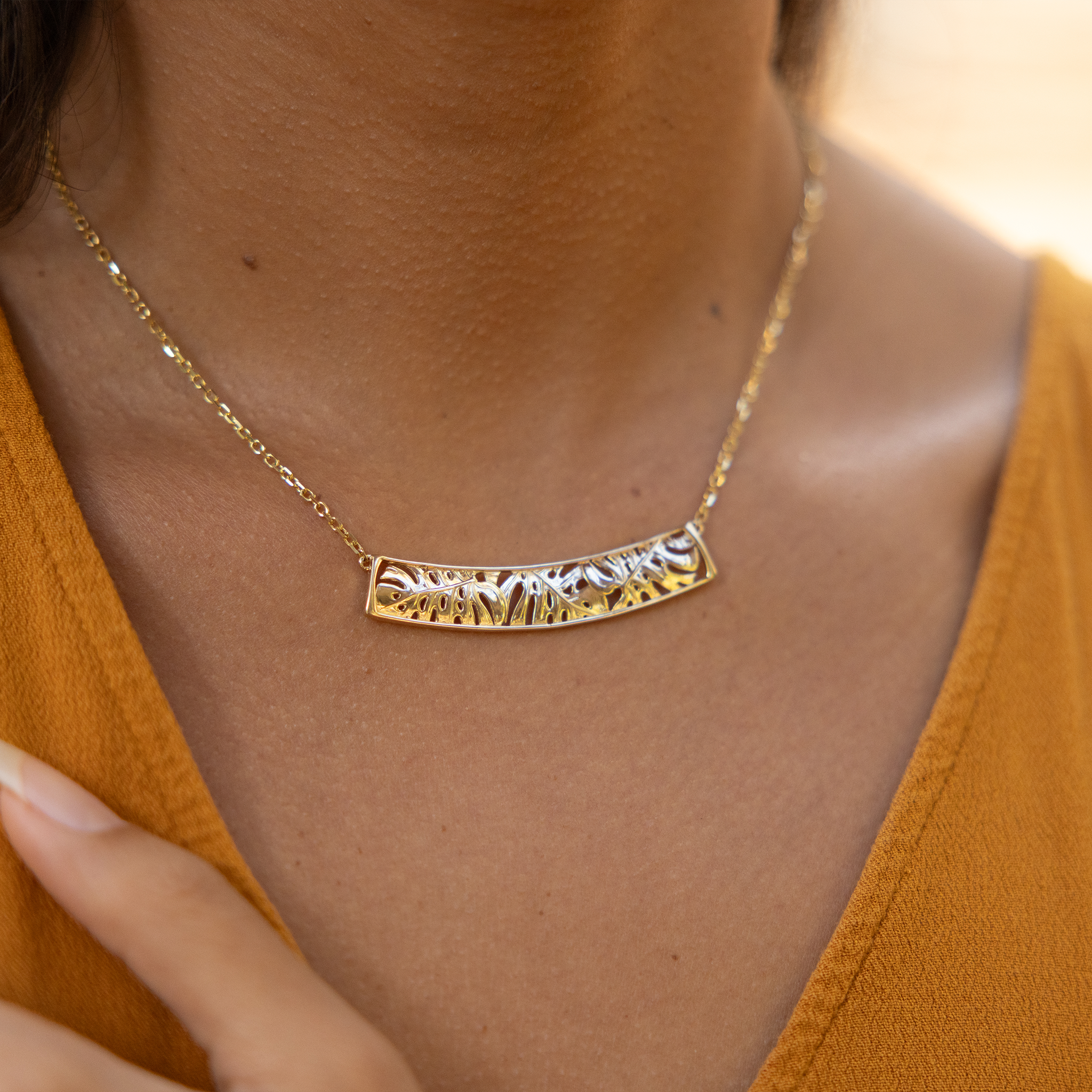 16-18" verstellbare Monstera-Halskette in Gold – 55 mm