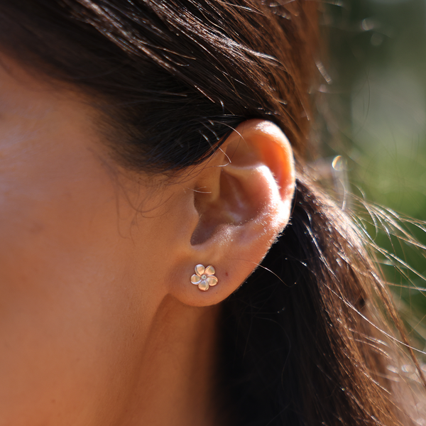 Plumeria-Ohrringe aus Roségold mit Diamanten – 8 mm