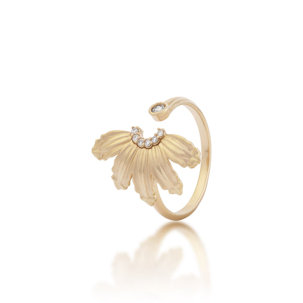 Mountain Naupaka Flower Ring in Gold with Diamonds