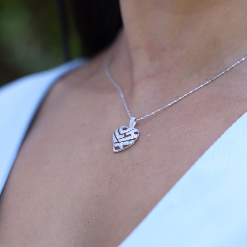 Close up of Aloha Heart Pendant in White Gold with Diamonds - 18mm on Womanʻs neckline
