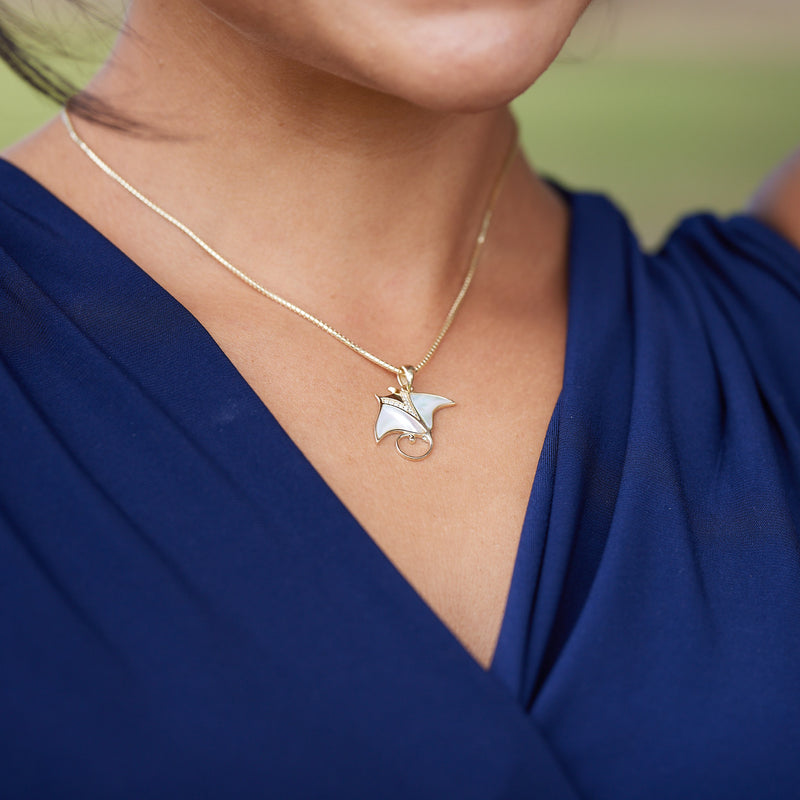 A woman's neck with a 1.3mm Ice Cube Chain in Gold with a Mother of Pearl Manta Ray Necklace - Maui Divers Jewelry