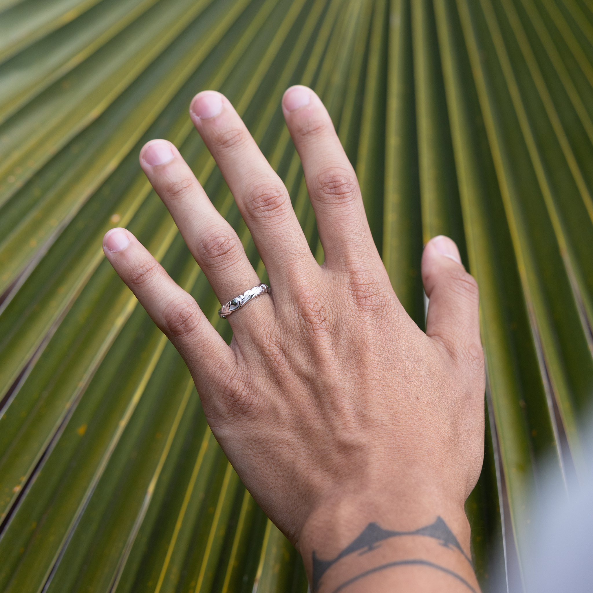 Héritage hawaïen ancien anneau de rouleau anglais en or blanc - 4,5 mm