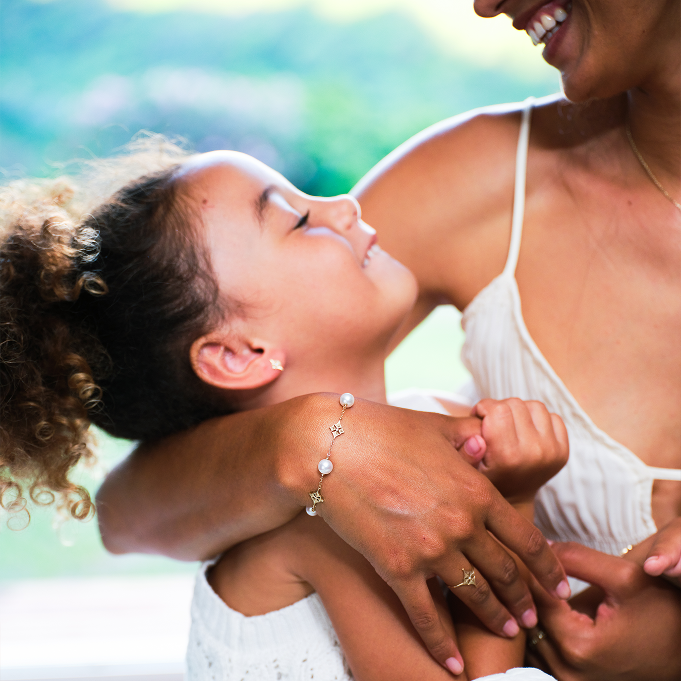7-8" Hawaiian Quilted Star Akoya White Pearl Bracelet in Gold with Diamonds - 8mm